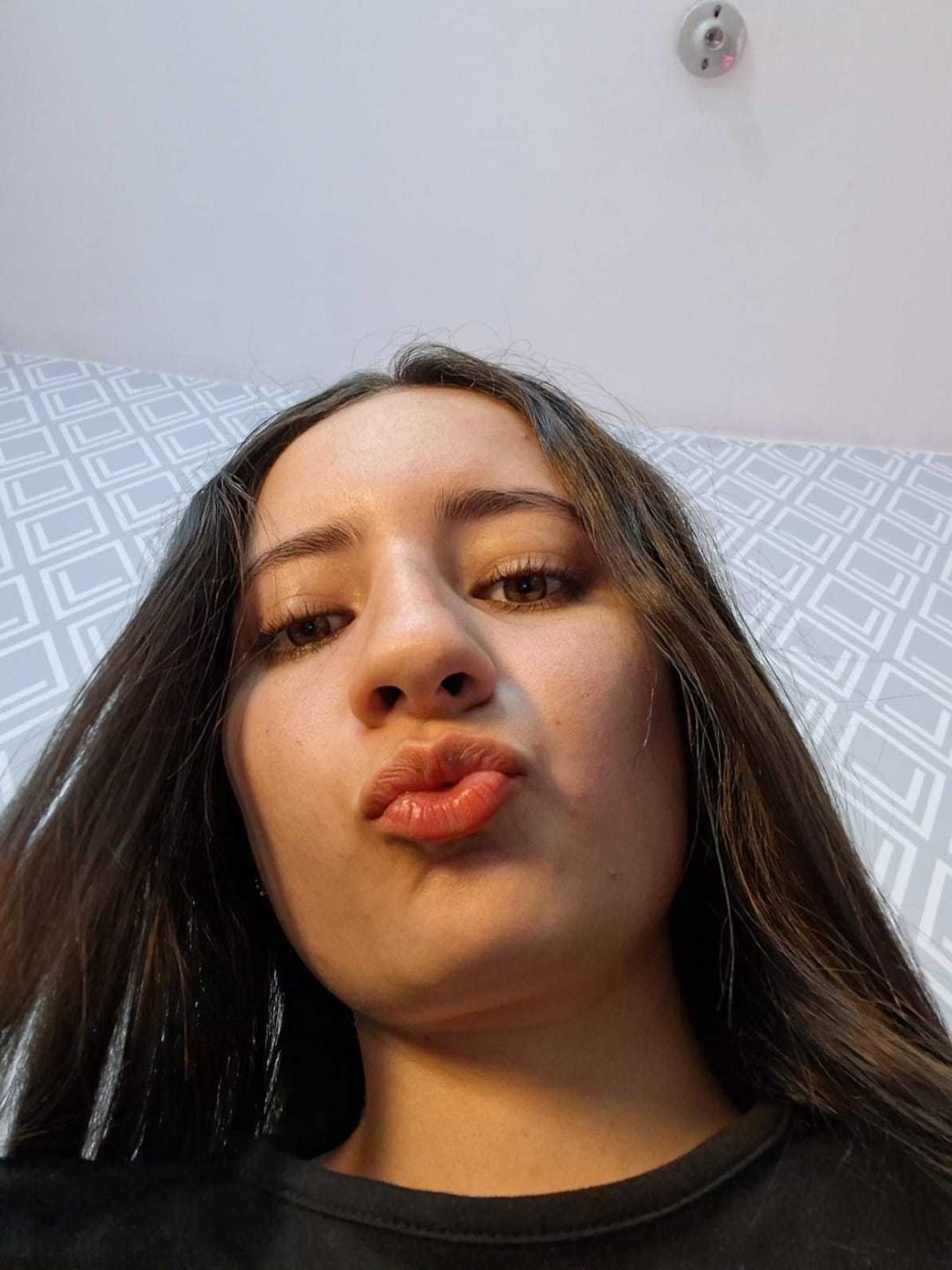Image of cam model HottieDayCare from XloveCam