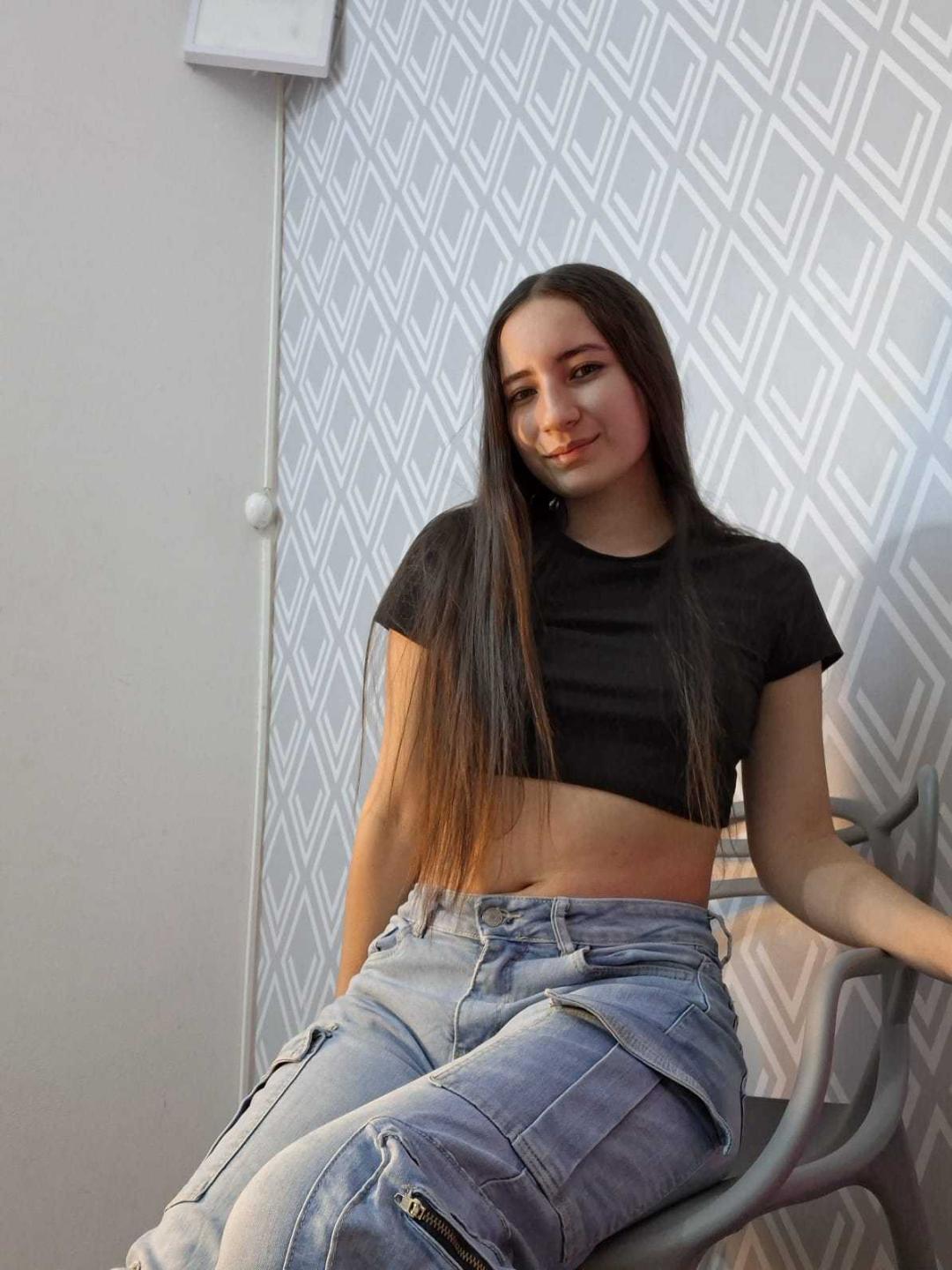 Image of cam model HottieDayCare from XloveCam