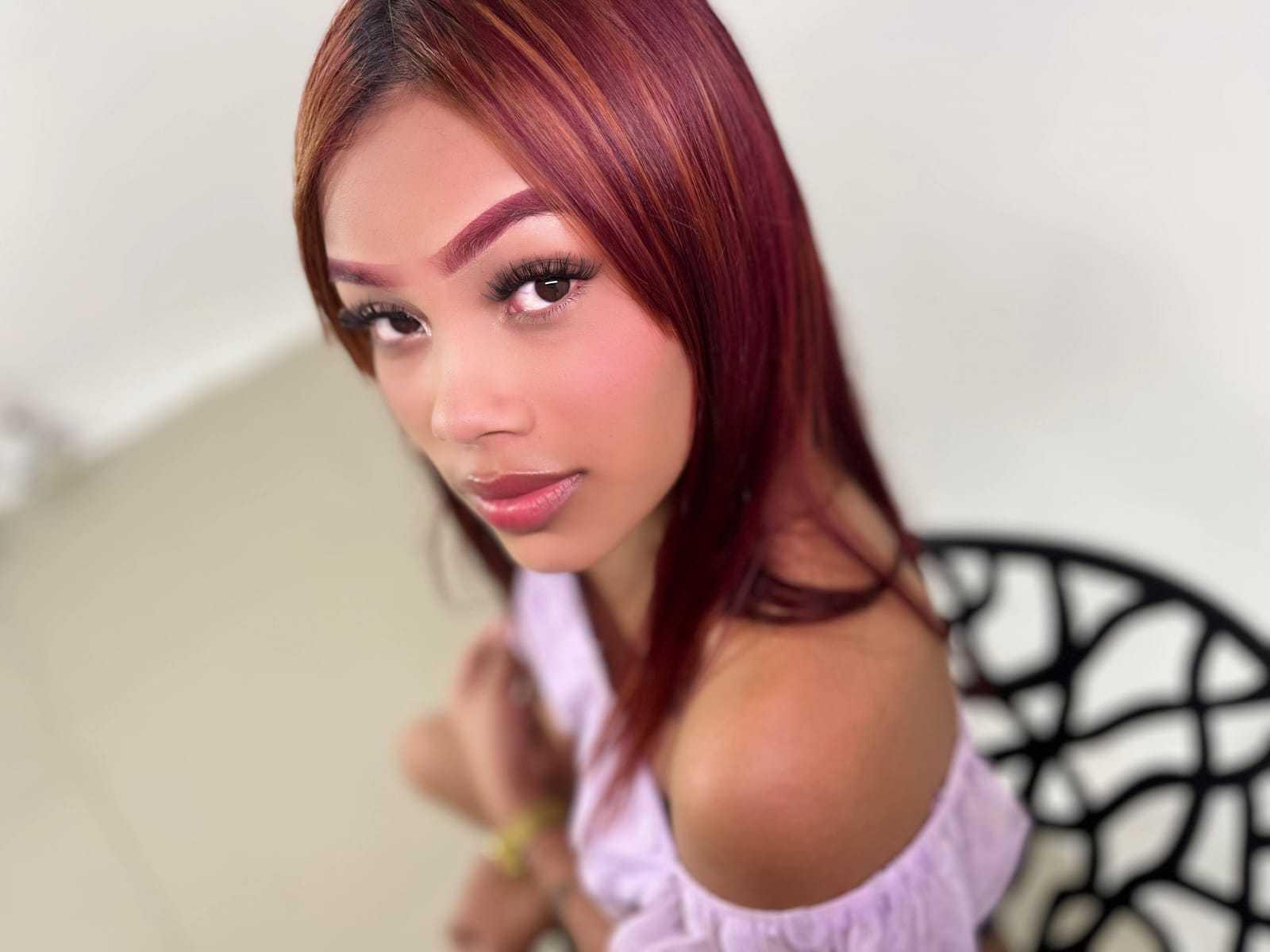 Image of cam model SiennaValois from XloveCam