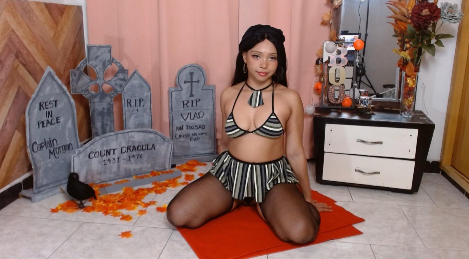 Image of cam model NashaLoule from XloveCam