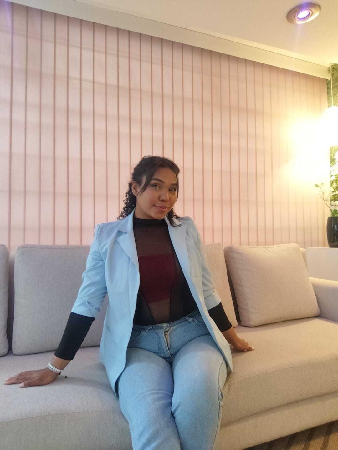 Image of cam model AntonellaVargas from XloveCam