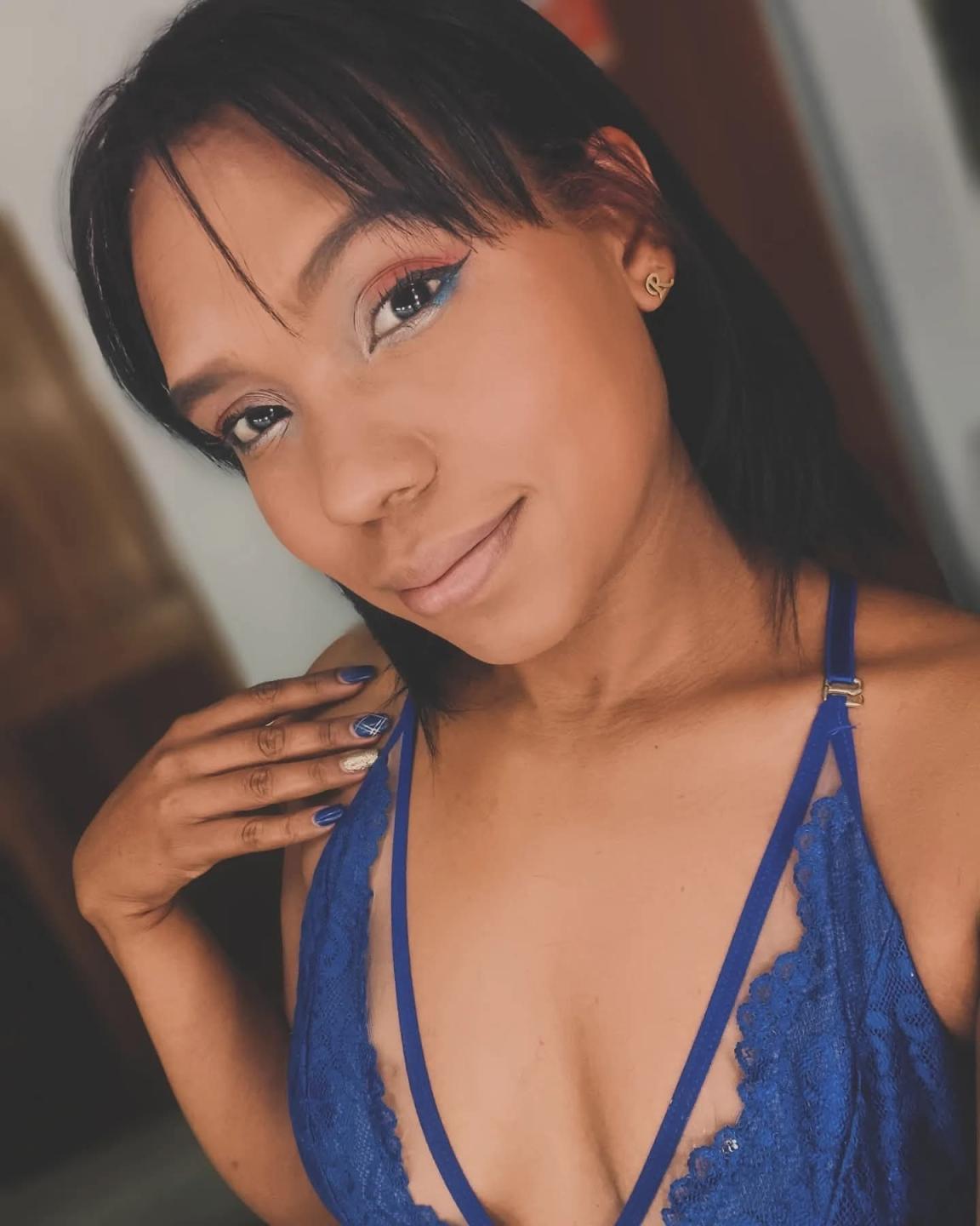Image of cam model AntonellaVargas from XloveCam
