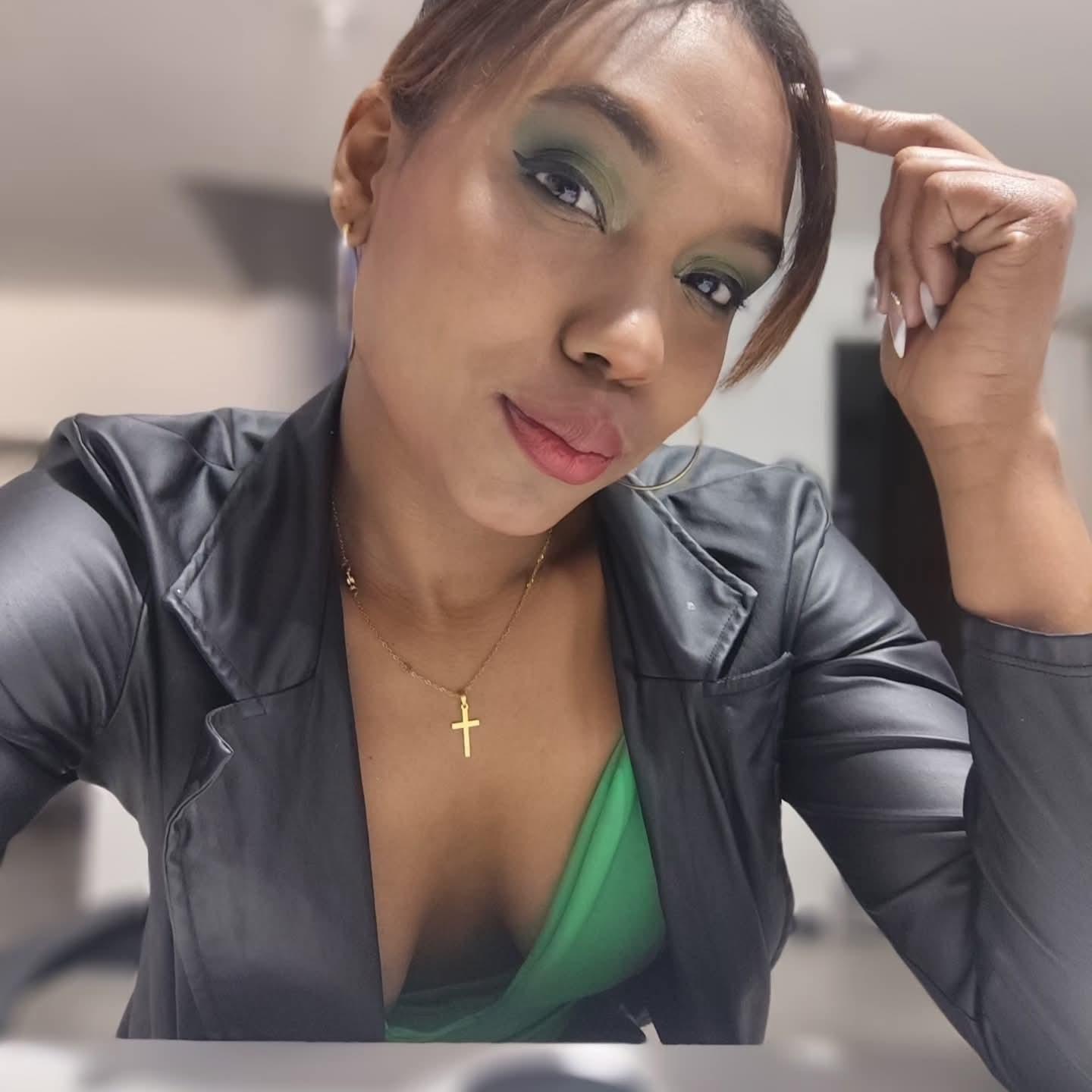 Image of cam model AntonellaVargas from XloveCam