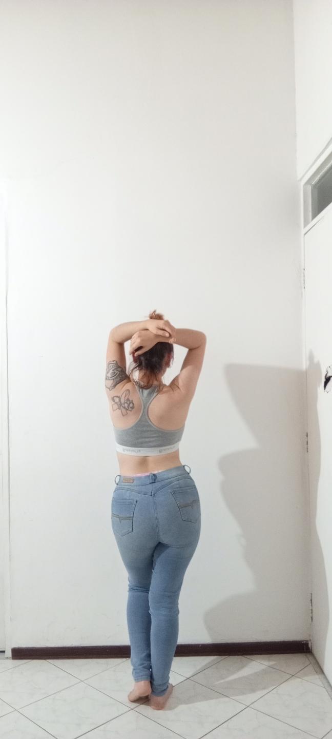 Image of cam model AliceRiot from XloveCam