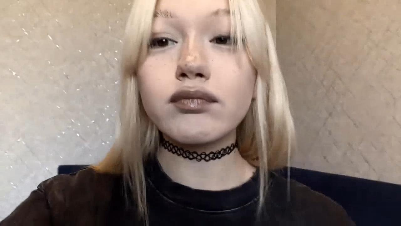 Image of cam model BellaBarringer from XloveCam