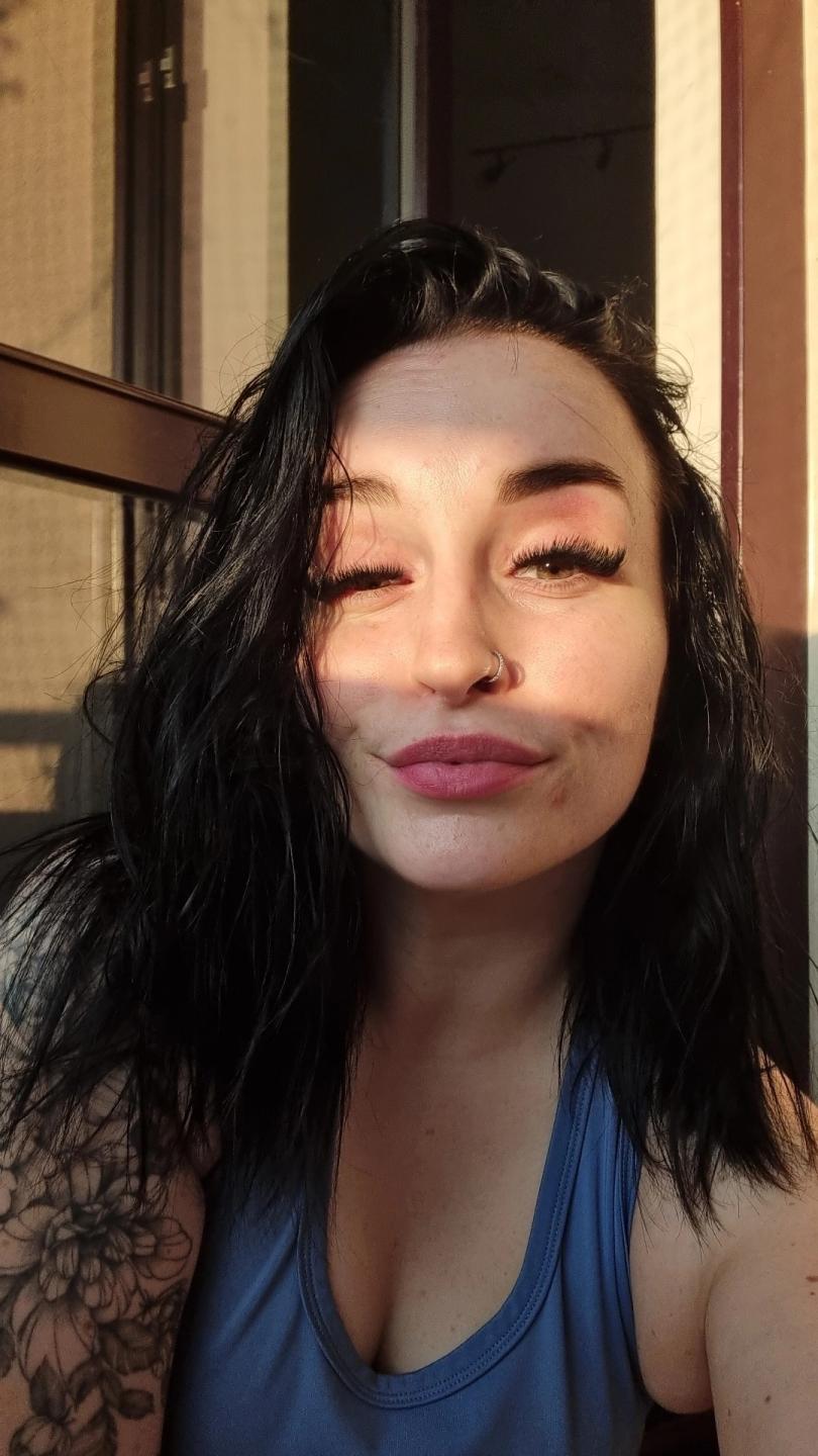 Image of cam model LucySensitive from XloveCam