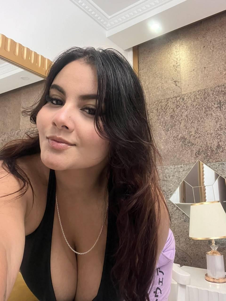 Image of cam model ReginaMills from XloveCam