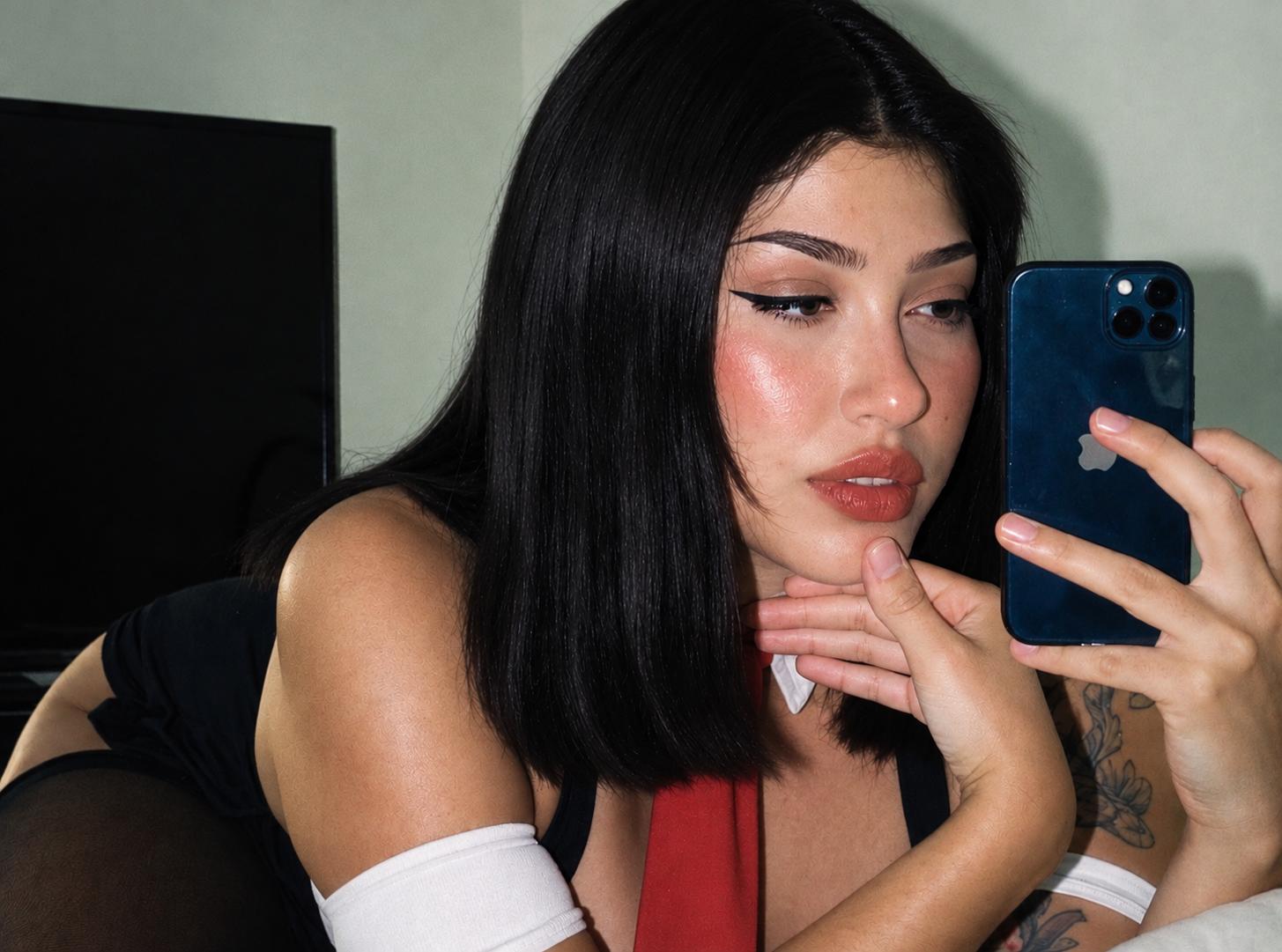 Image of cam model LilithRains from XloveCam