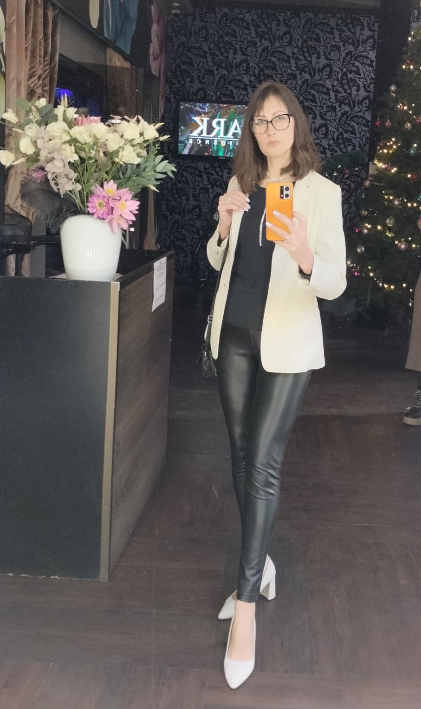 Image of cam model MiraMixi from XloveCam