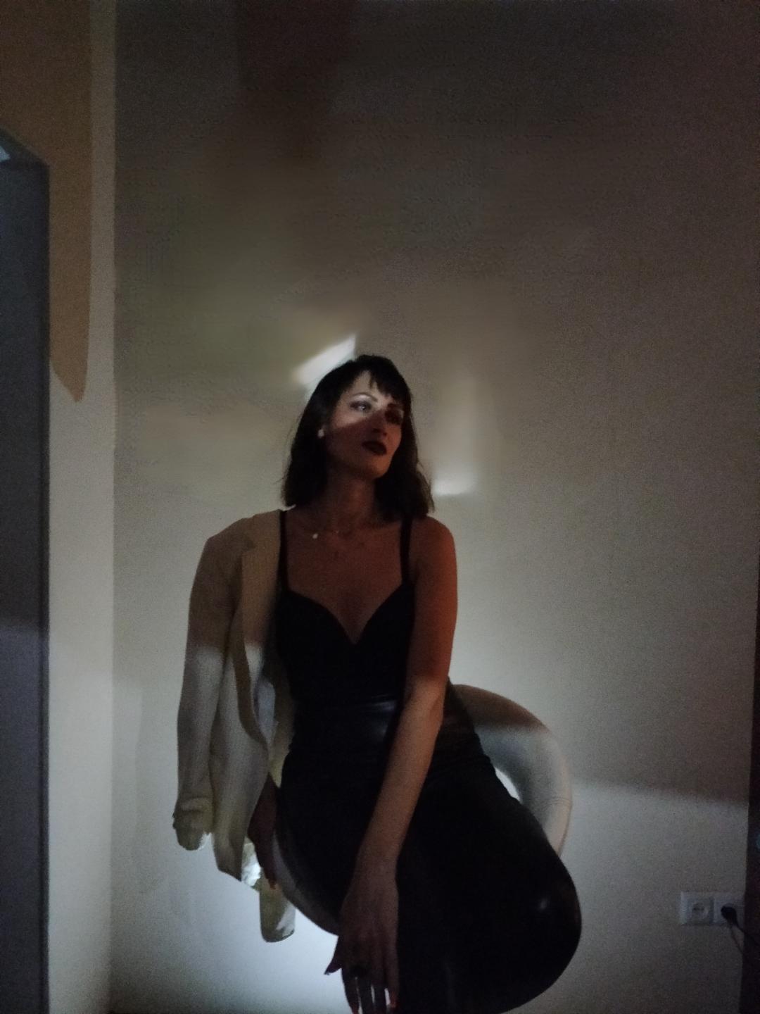 Image of cam model MiraMixi from XloveCam