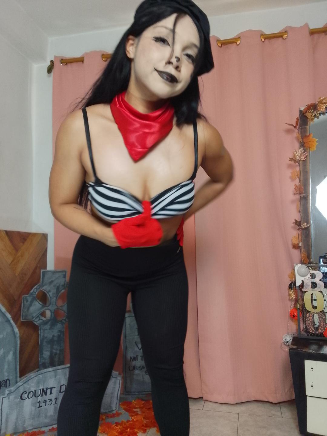 Image of cam model NashaLoule from XloveCam
