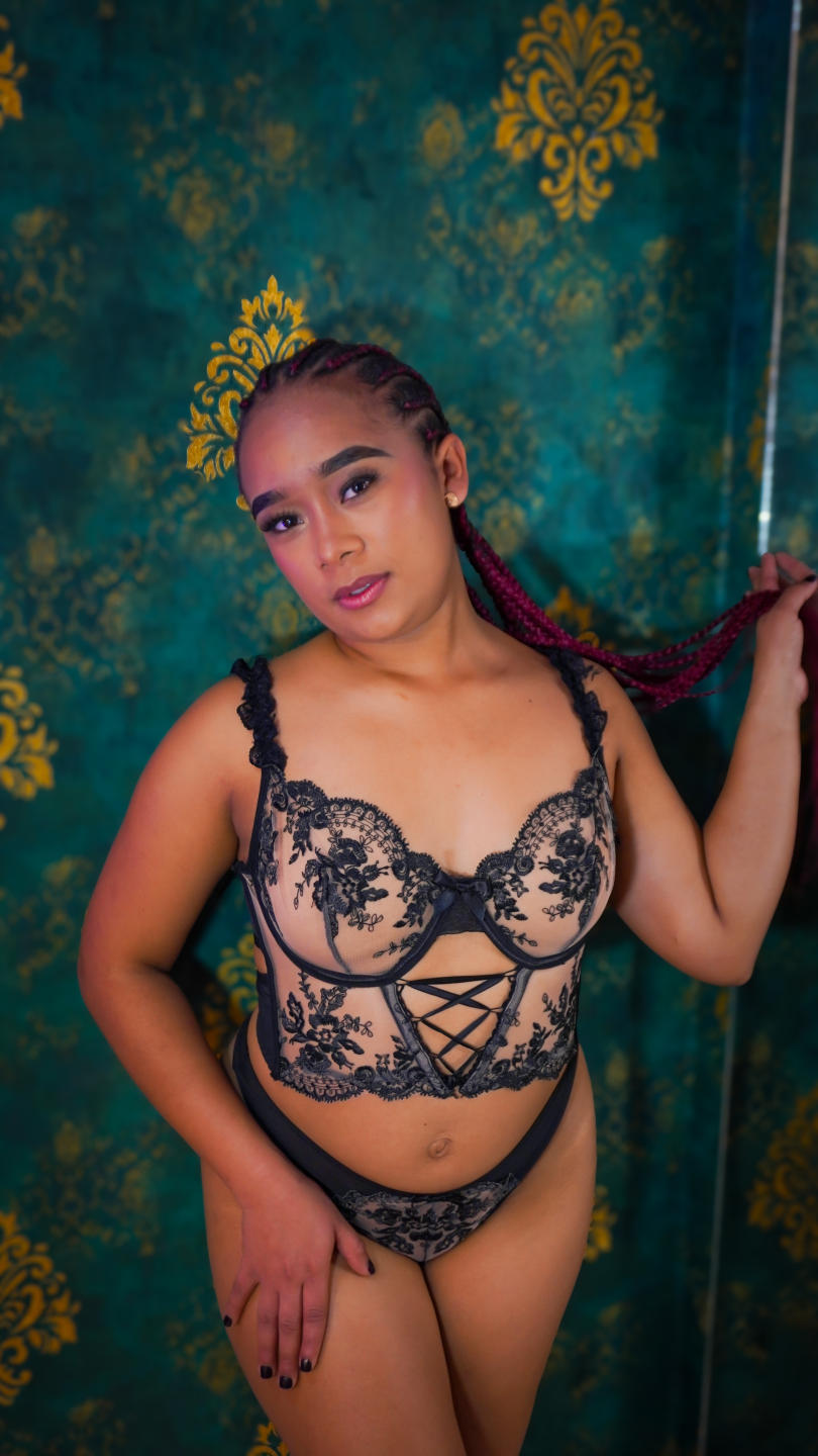 Image of cam model KailaniMoani from XloveCam
