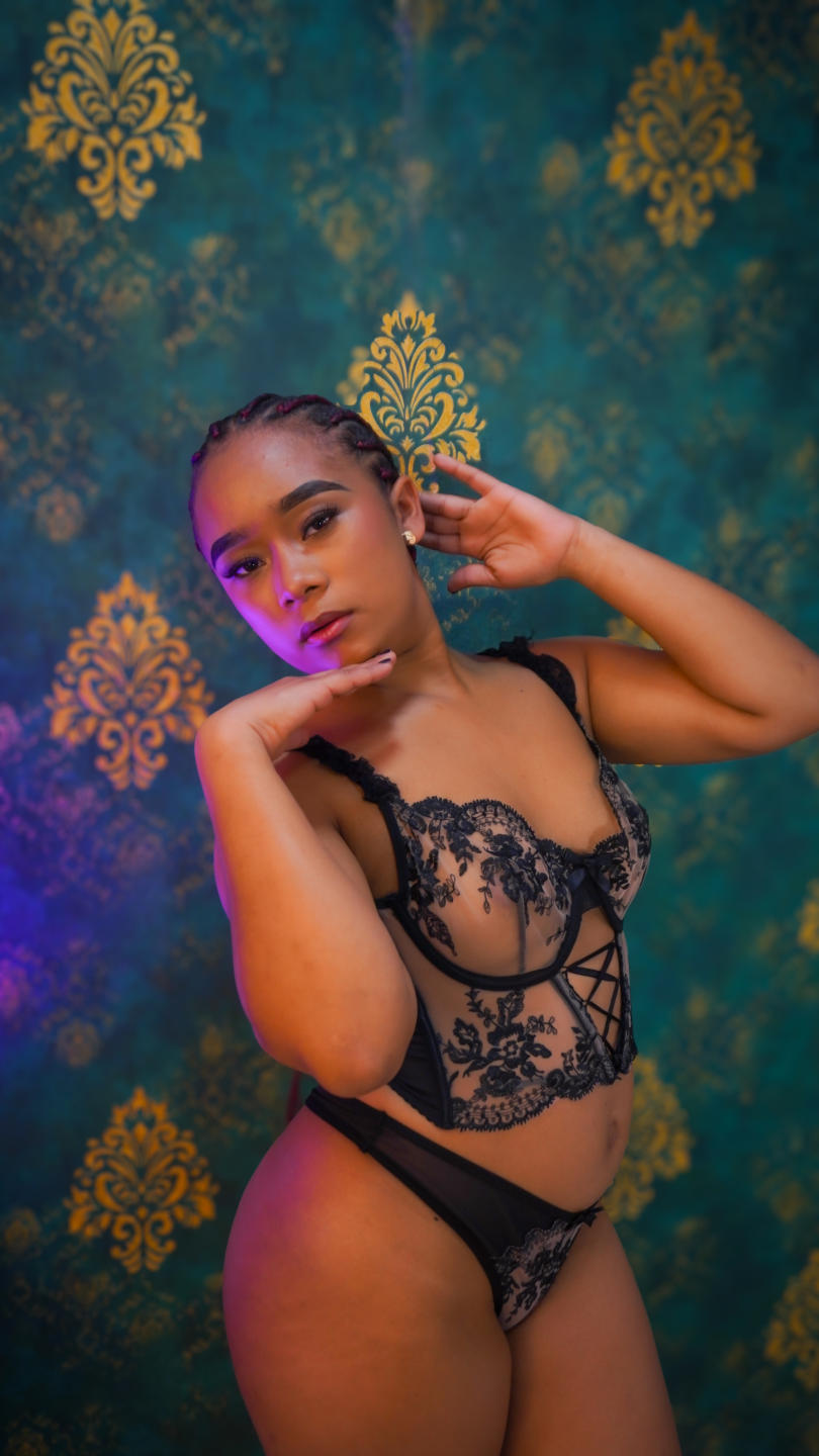 Image of cam model KailaniMoani from XloveCam