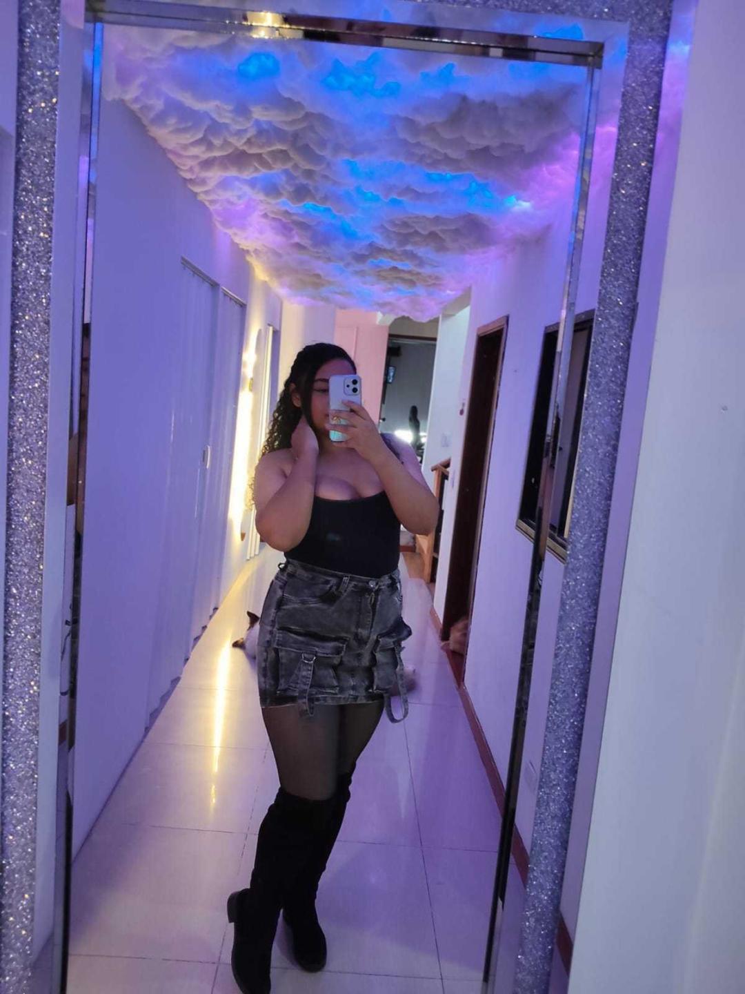 Image of cam model VickyCassel from XloveCam