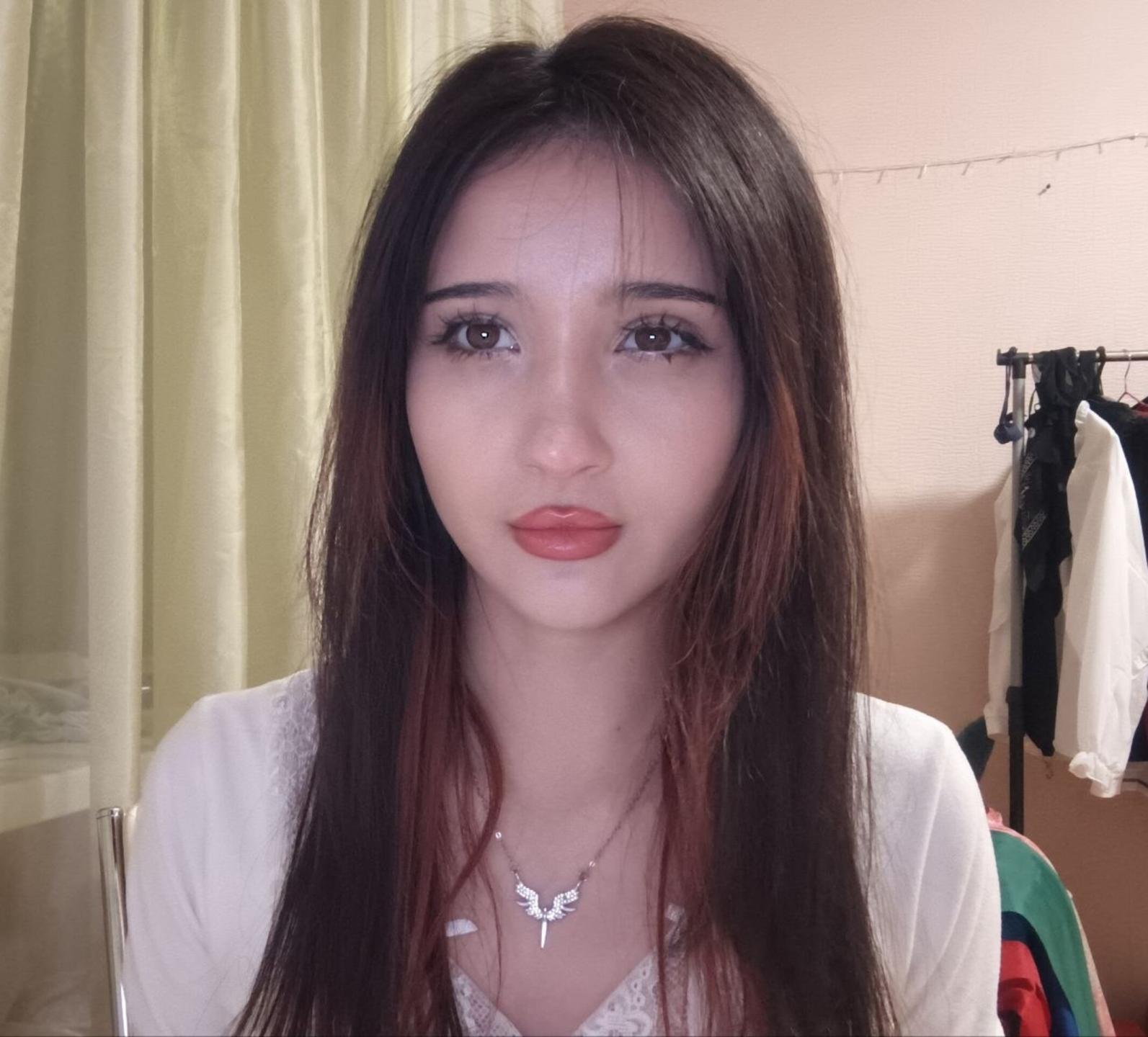 Image of cam model KiaraHochnadel from XloveCam