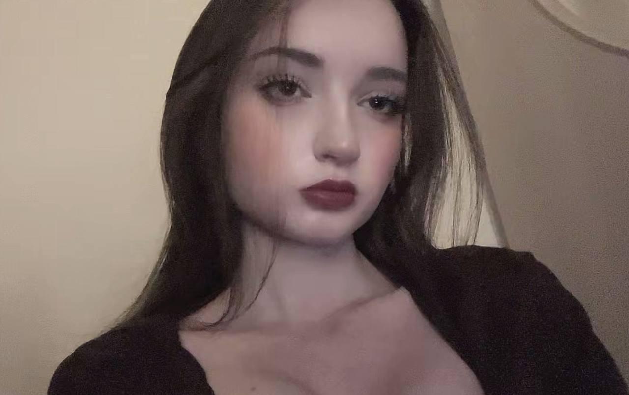 Image of cam model LatoshaGuarin from XloveCam