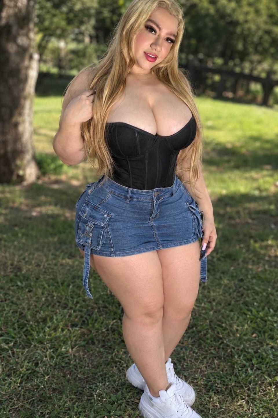Image of cam model Bbwhot from XloveCam