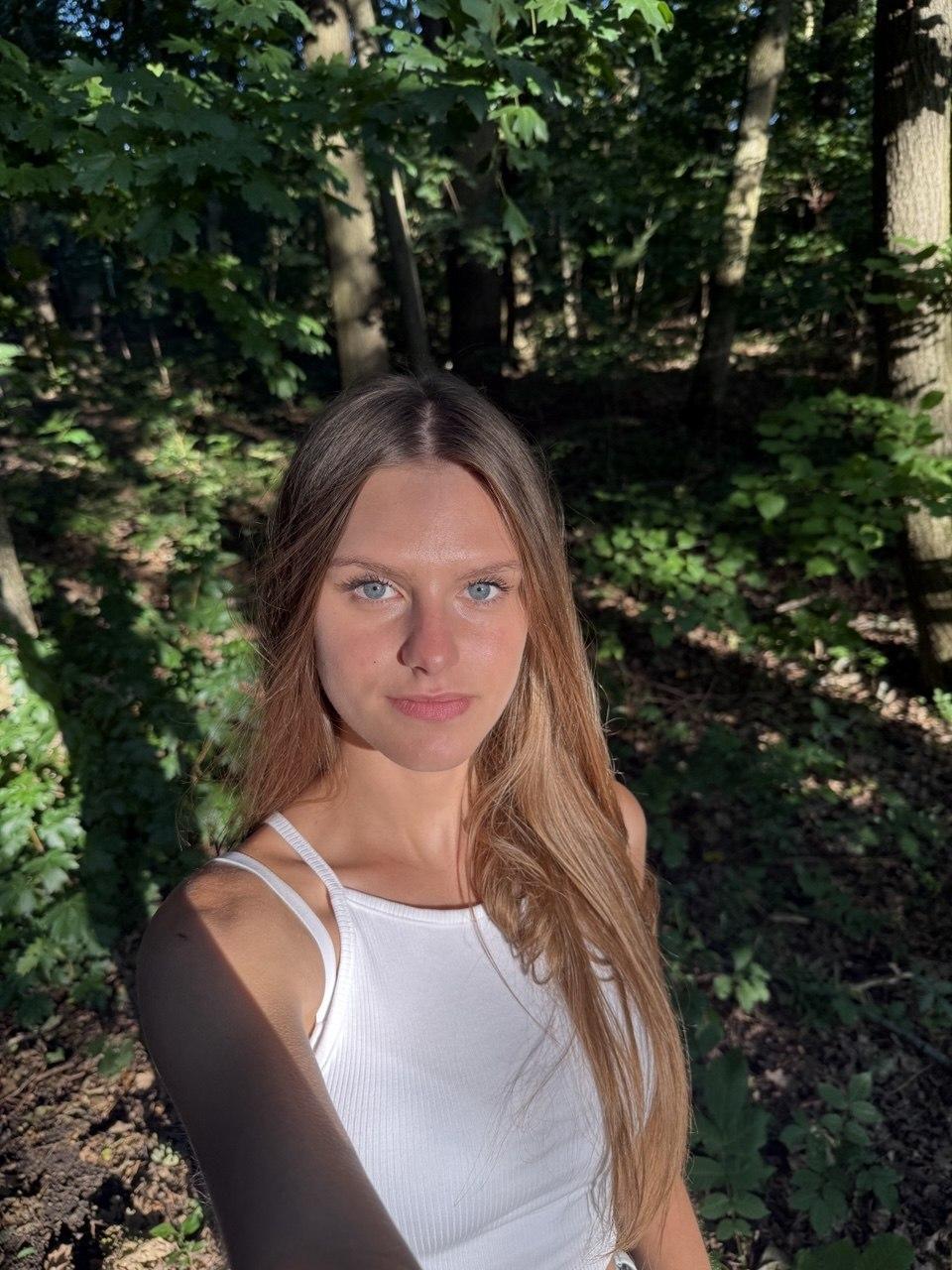 Image of cam model ReginaRosse from XloveCam