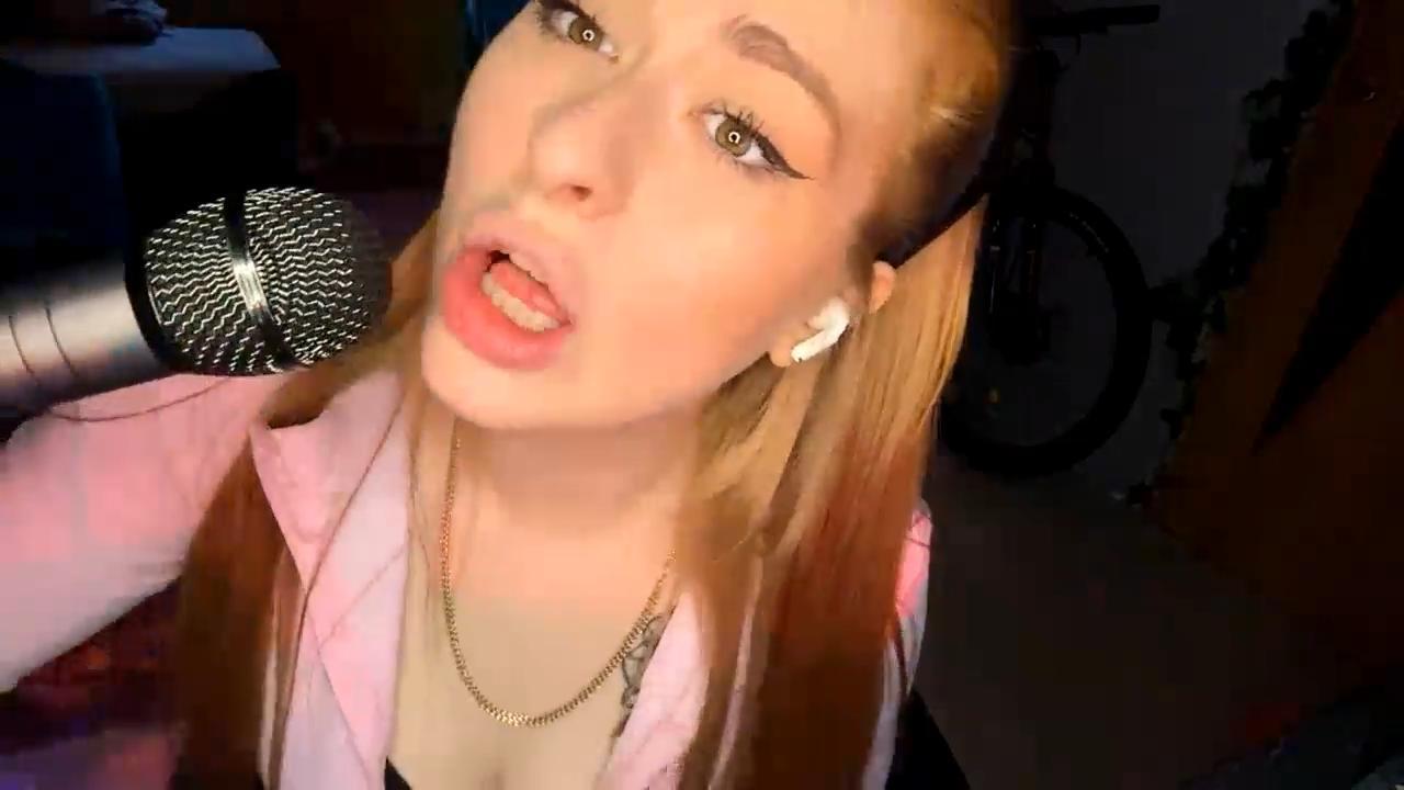 Image of cam model MarylnMancinelli from XloveCam