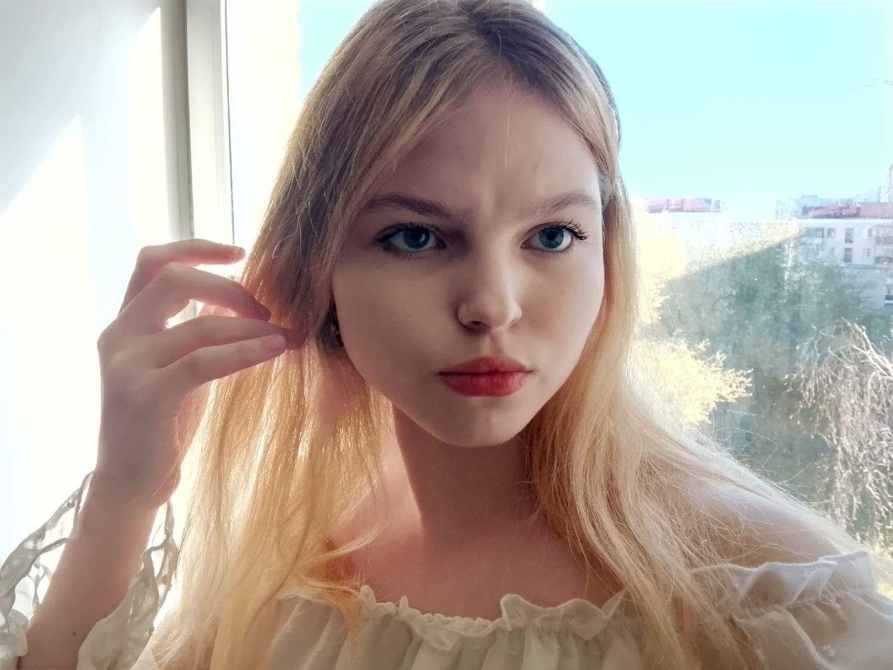 Image of cam model MaximaLasley from XloveCam