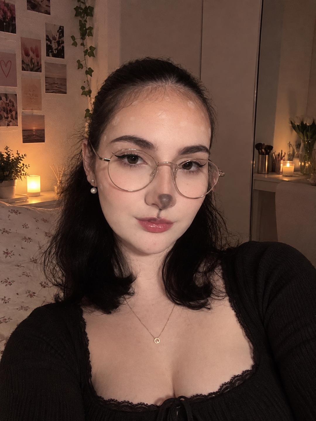 Image of cam model Ellaria from XloveCam