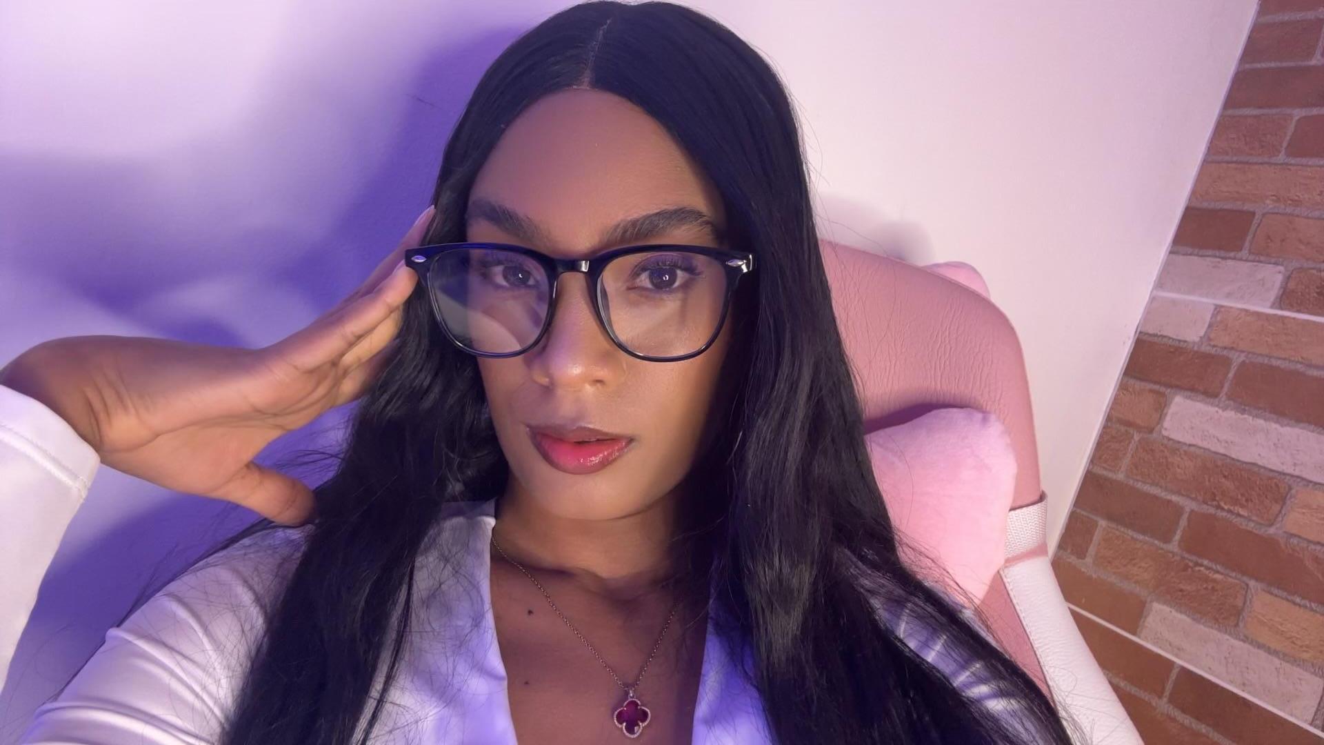 Image of cam model NatLewis from XloveCam