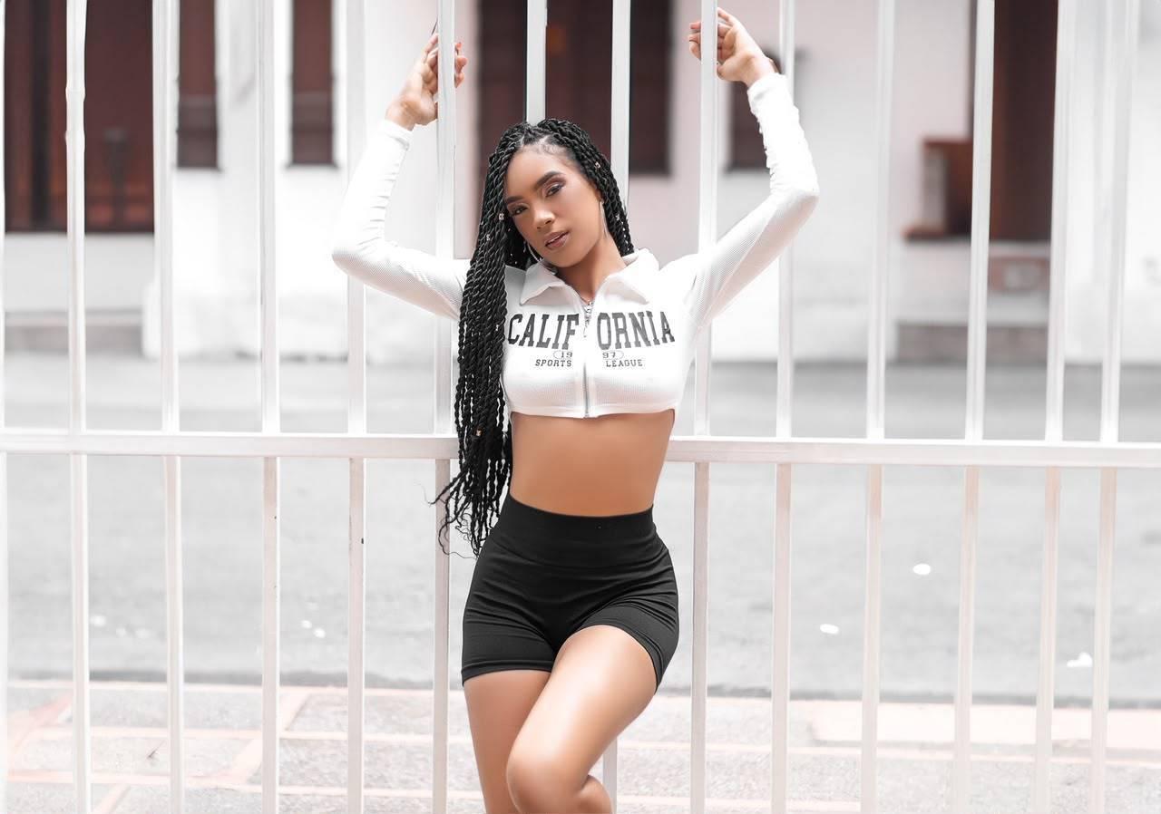 Image of cam model NatLewis from XloveCam
