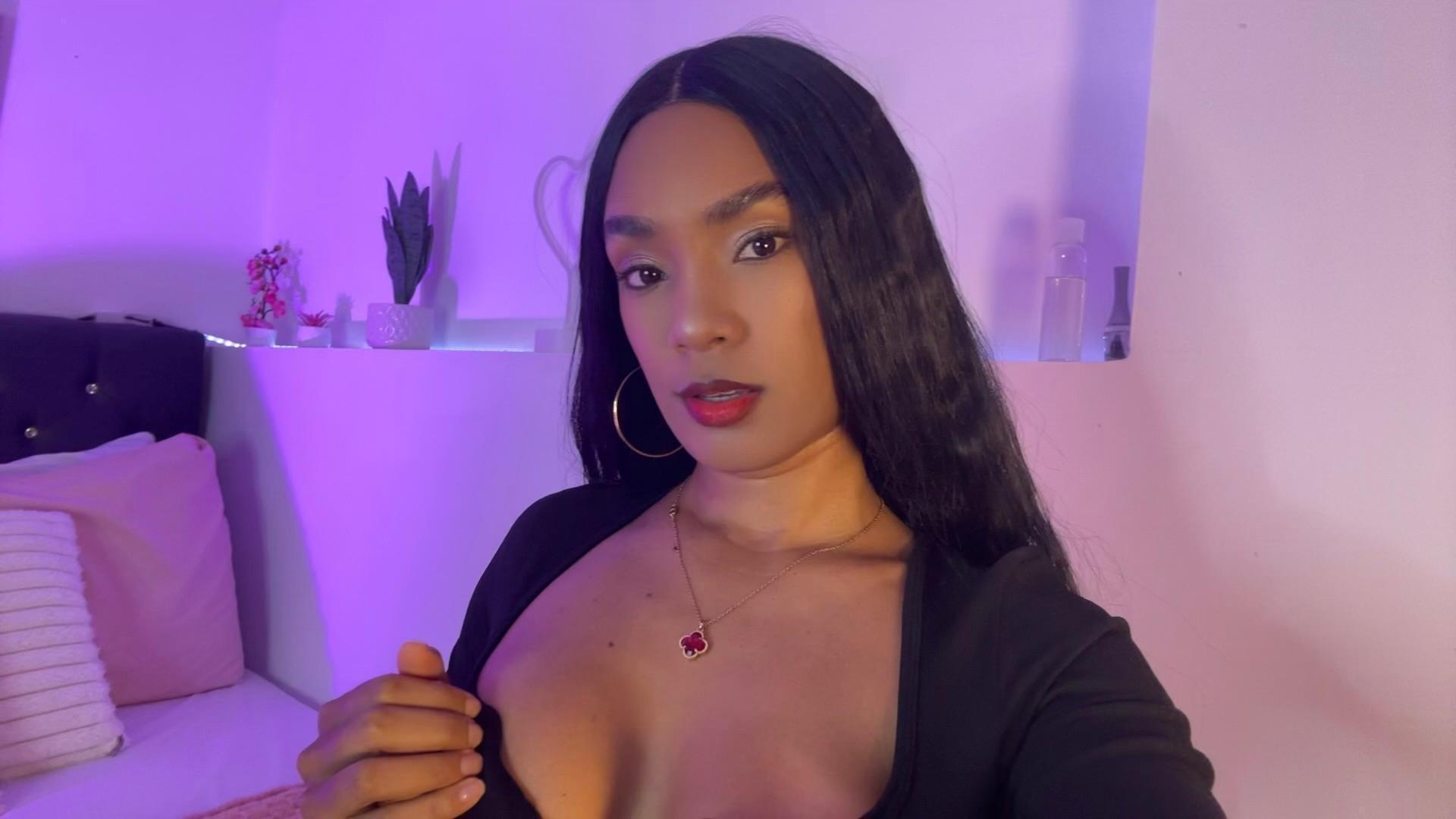 Image of cam model NatLewis from XloveCam