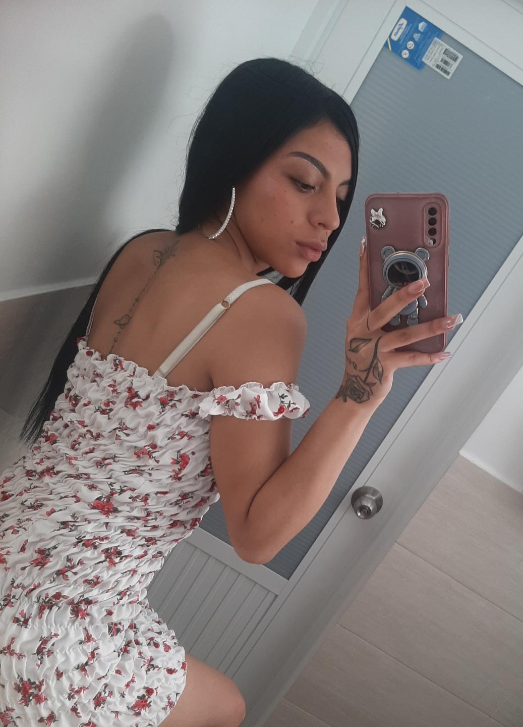 Image of cam model RoxannaMoretti from XloveCam