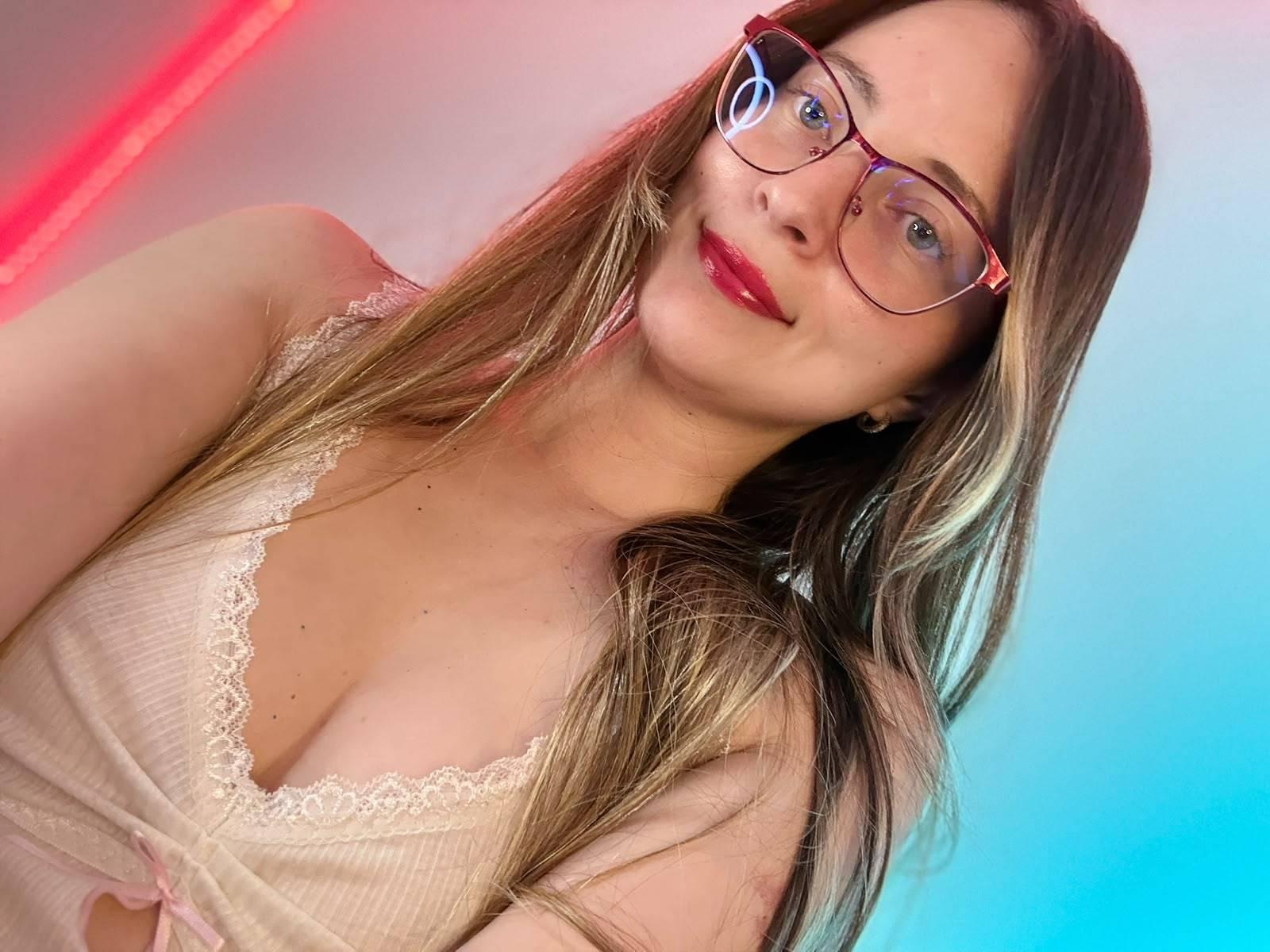 Image of cam model AmberWoody from XloveCam
