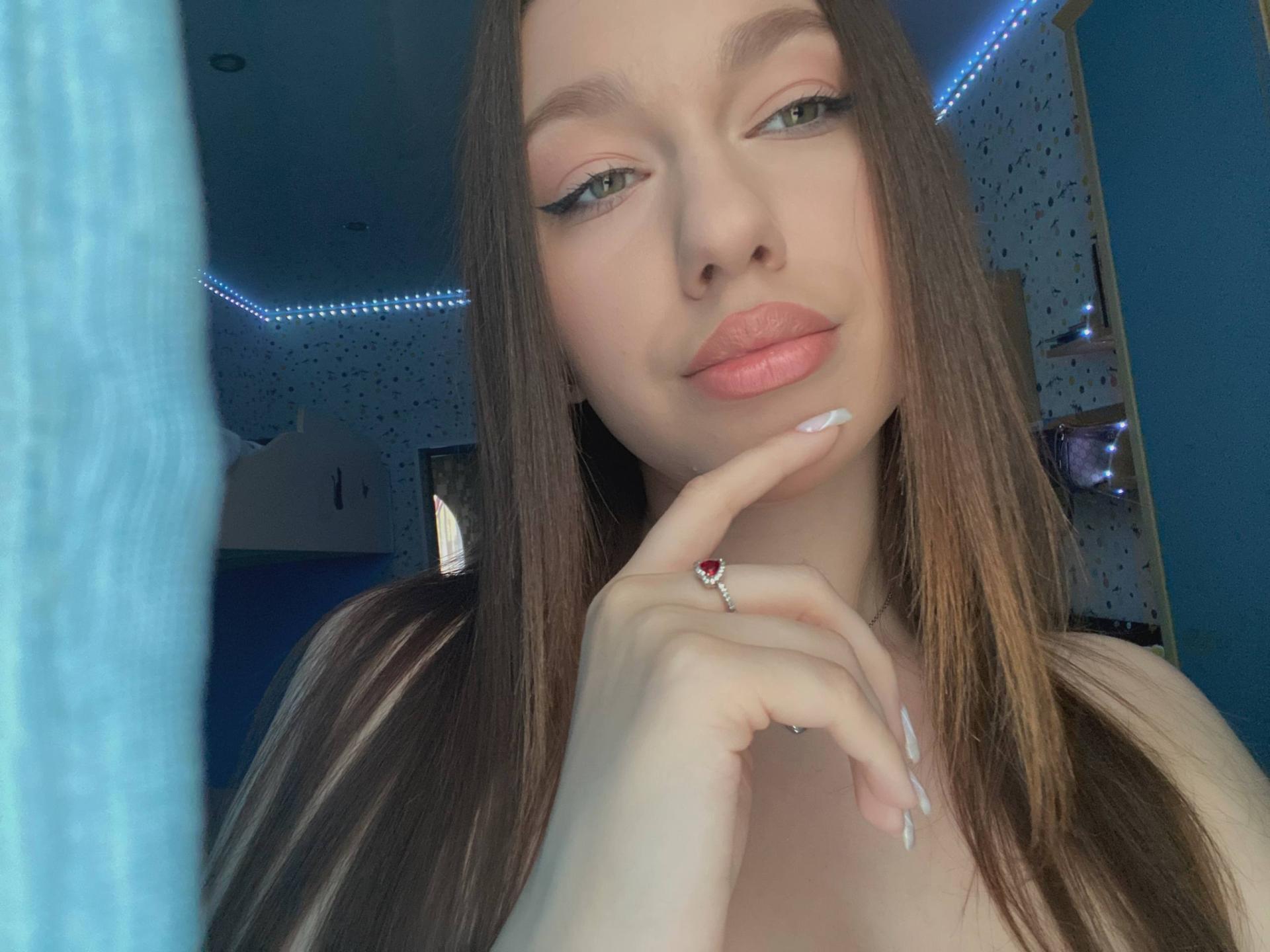 Image of cam model ElveraSatterfield from XloveCam