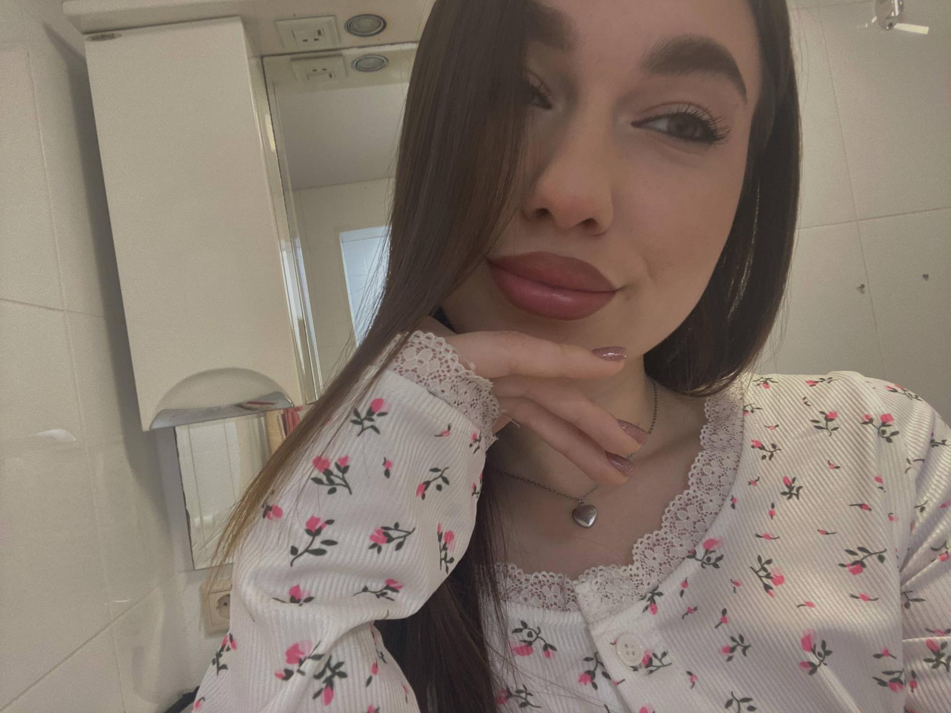 Image of cam model ElveraSatterfield from XloveCam