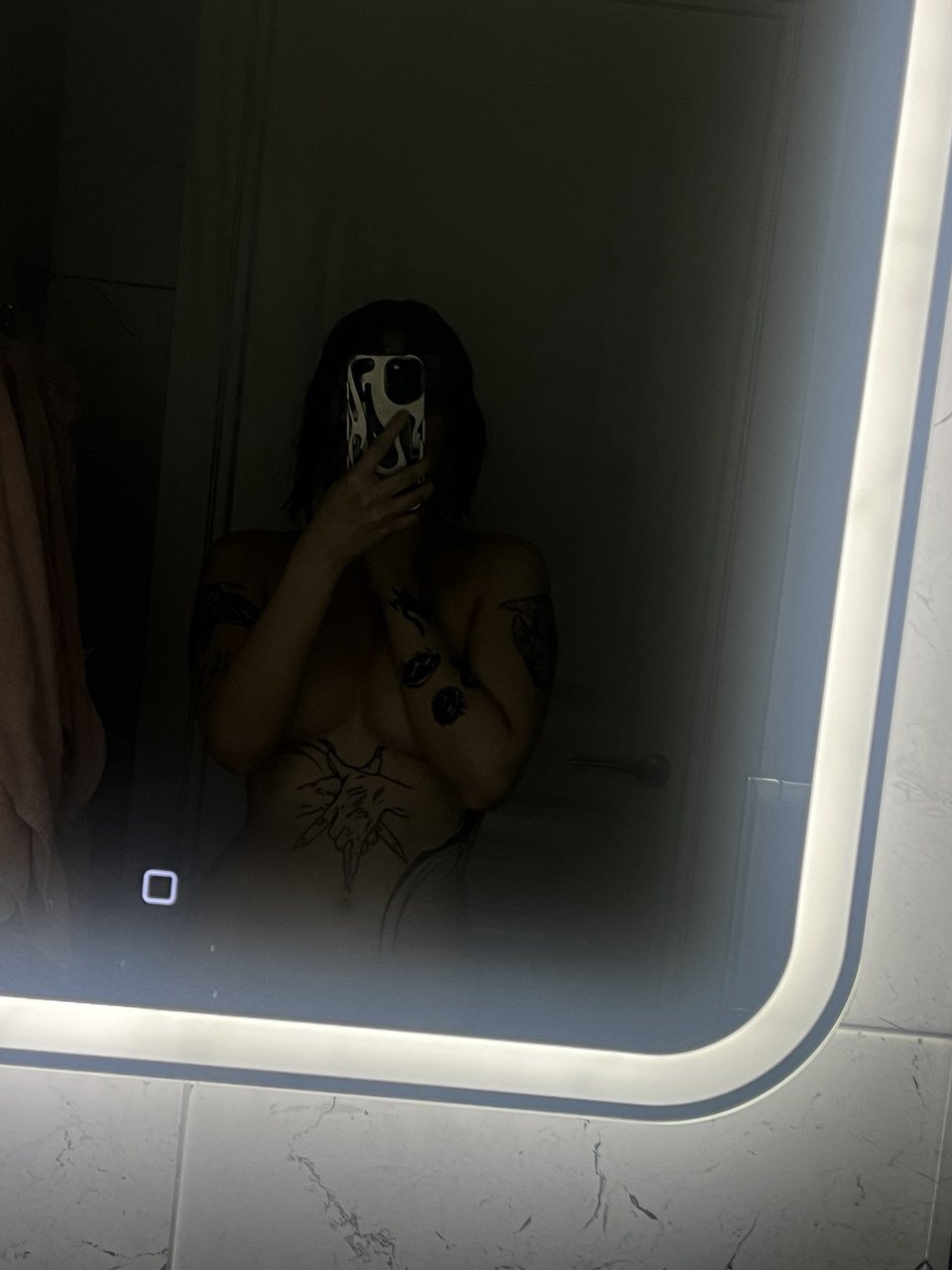 Image of cam model WenMewborn from XloveCam