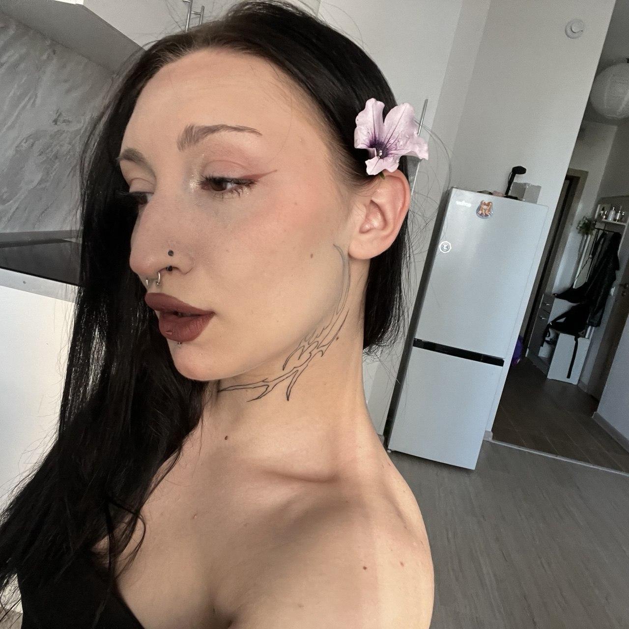 Image of cam model WenMewborn from XloveCam