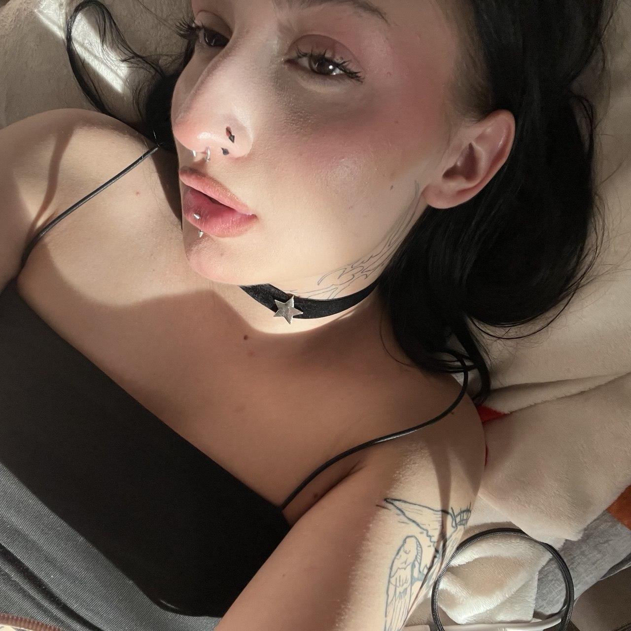 Image of cam model WenMewborn from XloveCam