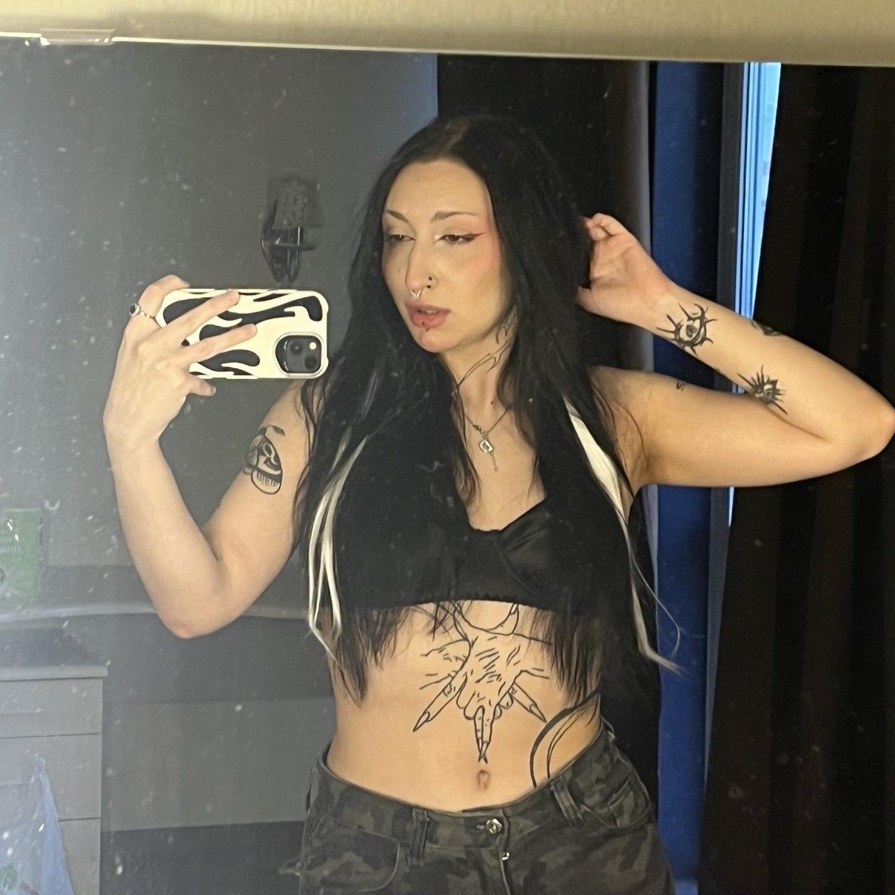 Image of cam model WenMewborn from XloveCam