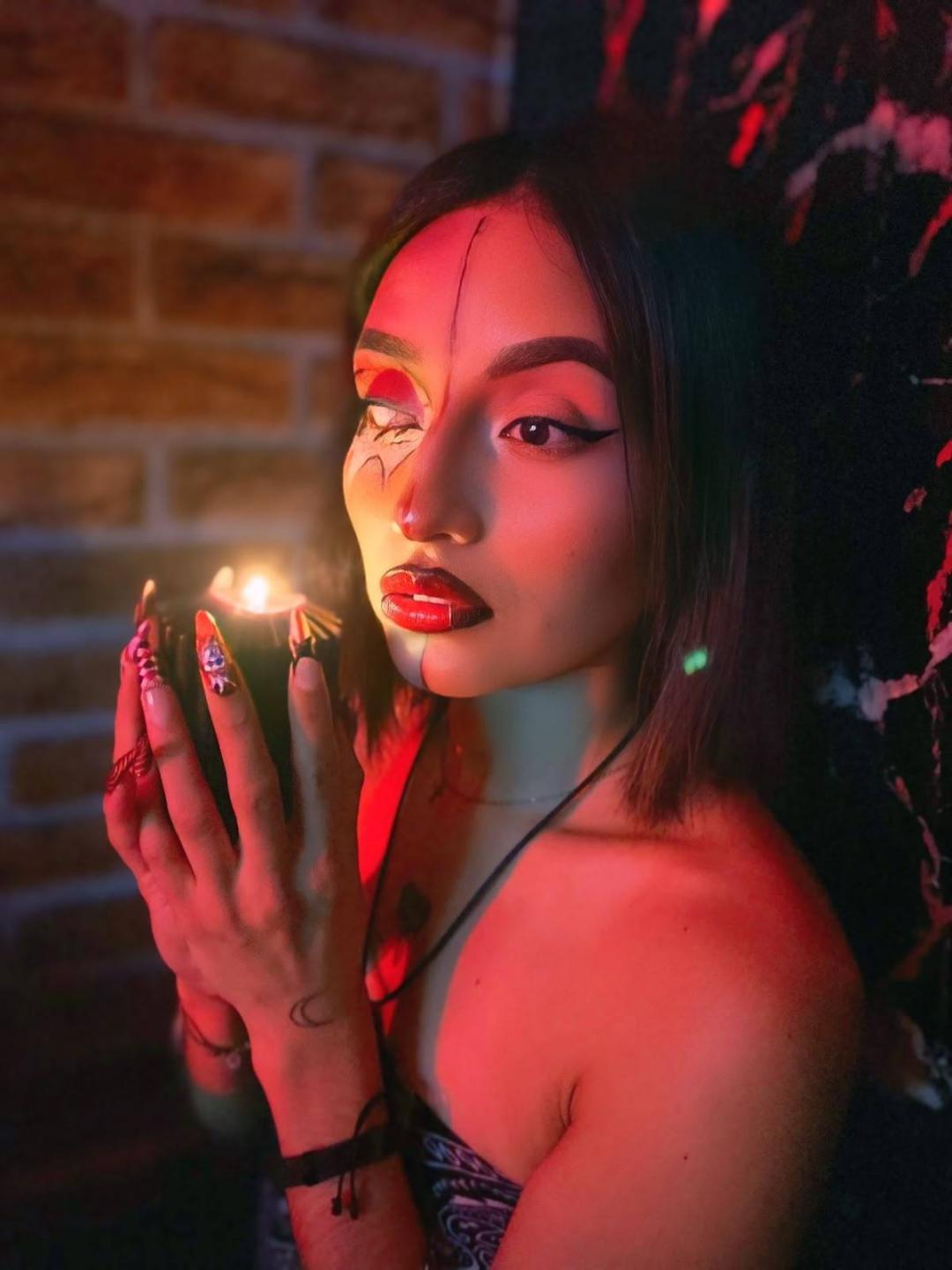 Image of cam model LunaixMoon from XloveCam