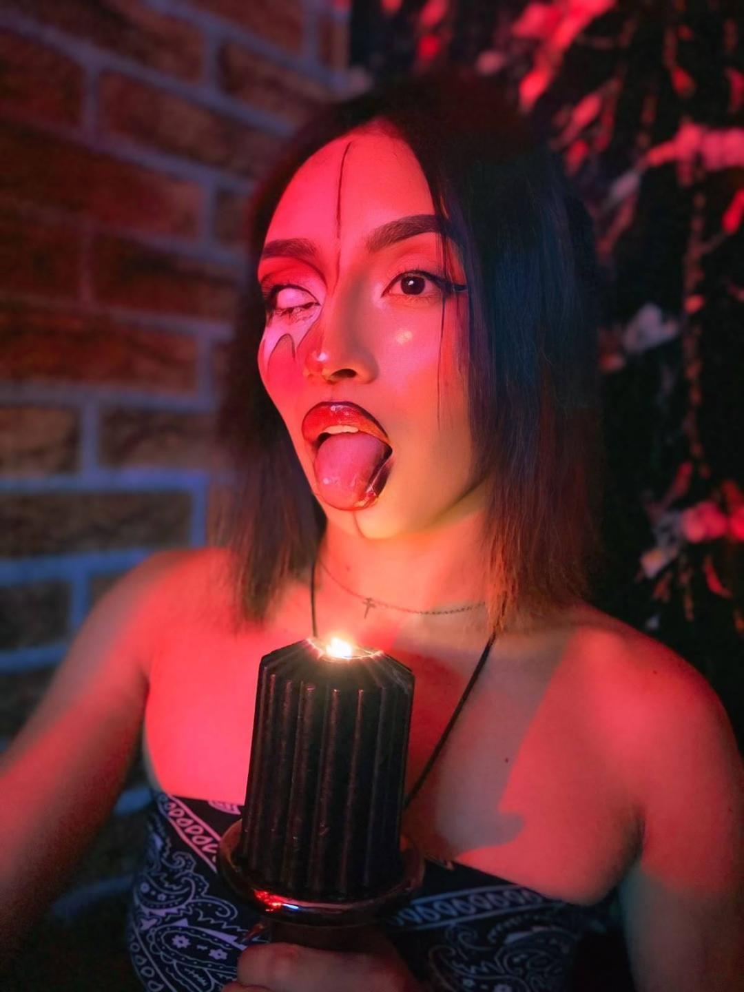 Image of cam model LunaixMoon from XloveCam