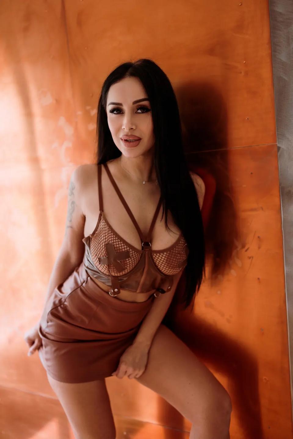 Image of cam model ScarletBelamy from XloveCam