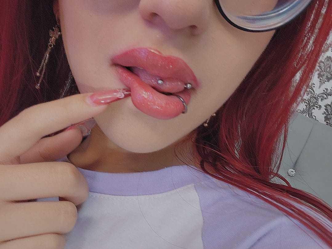 Image of cam model CherryBuchel from XloveCam