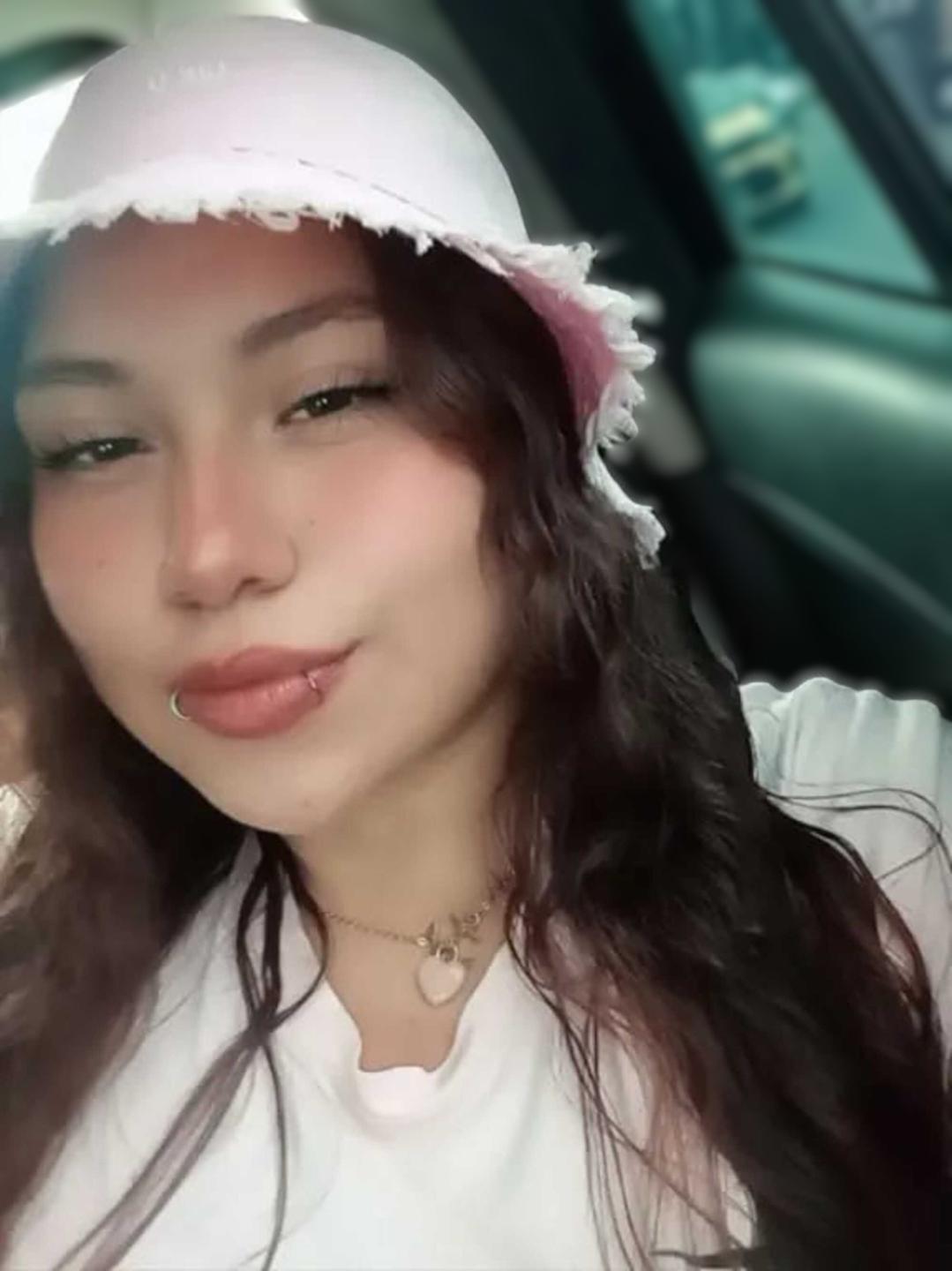 Image of cam model AnnyaMartinez from XloveCam