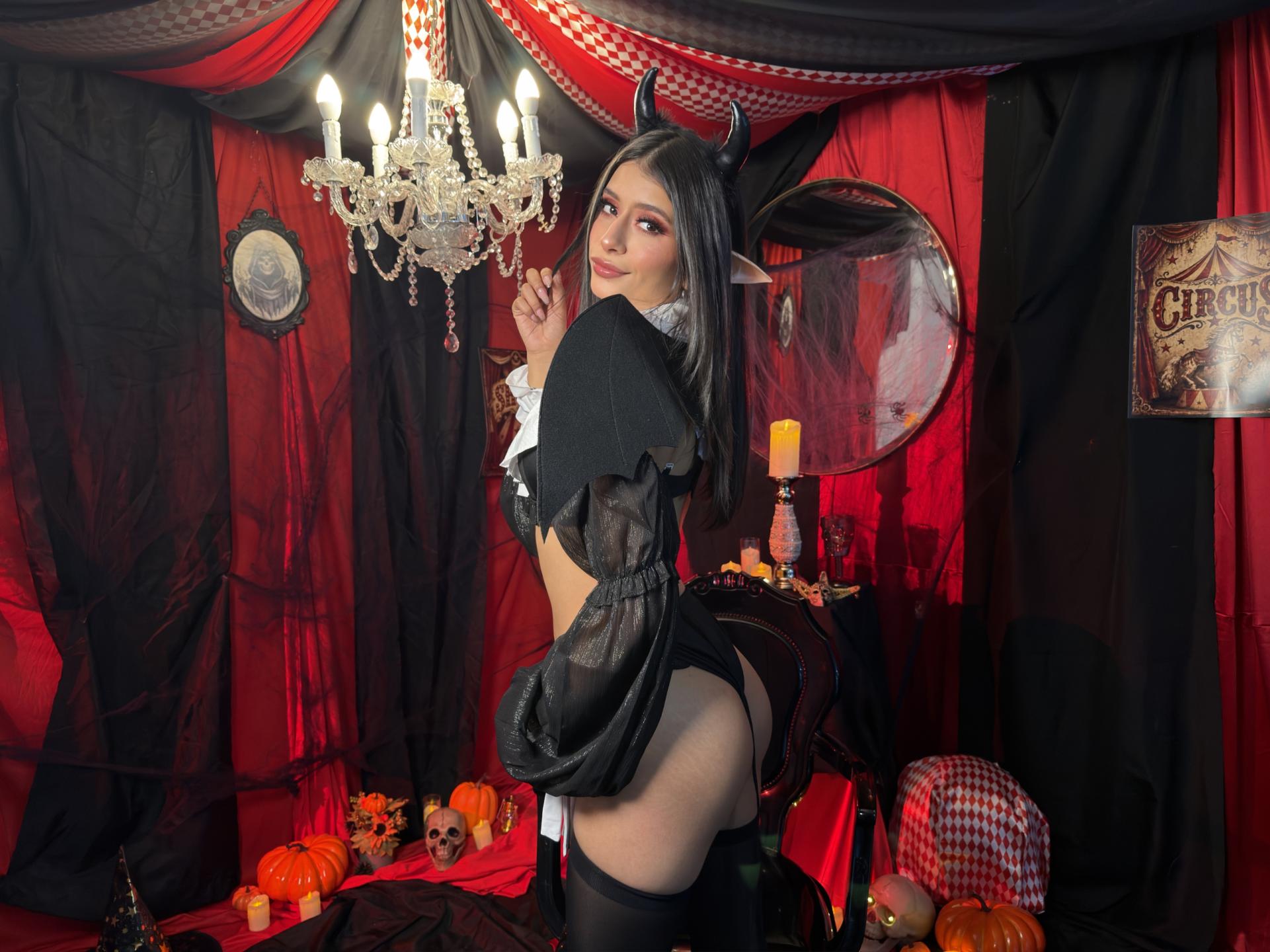Image of cam model AleciaNoah from XloveCam