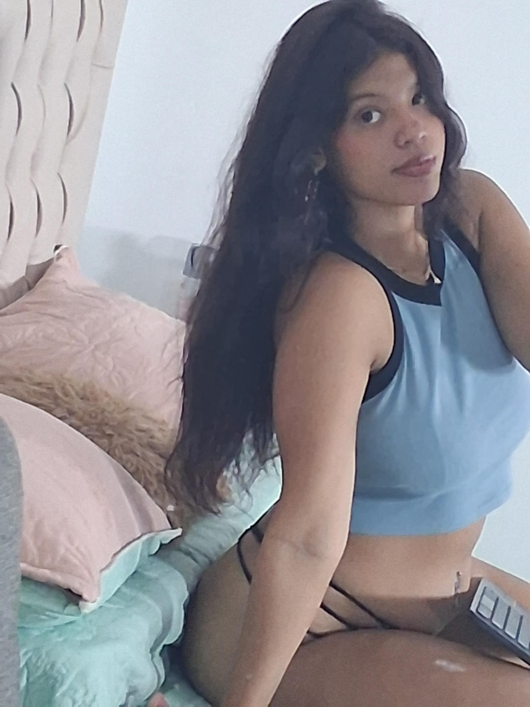Image of cam model PauletteDelacroix from XloveCam