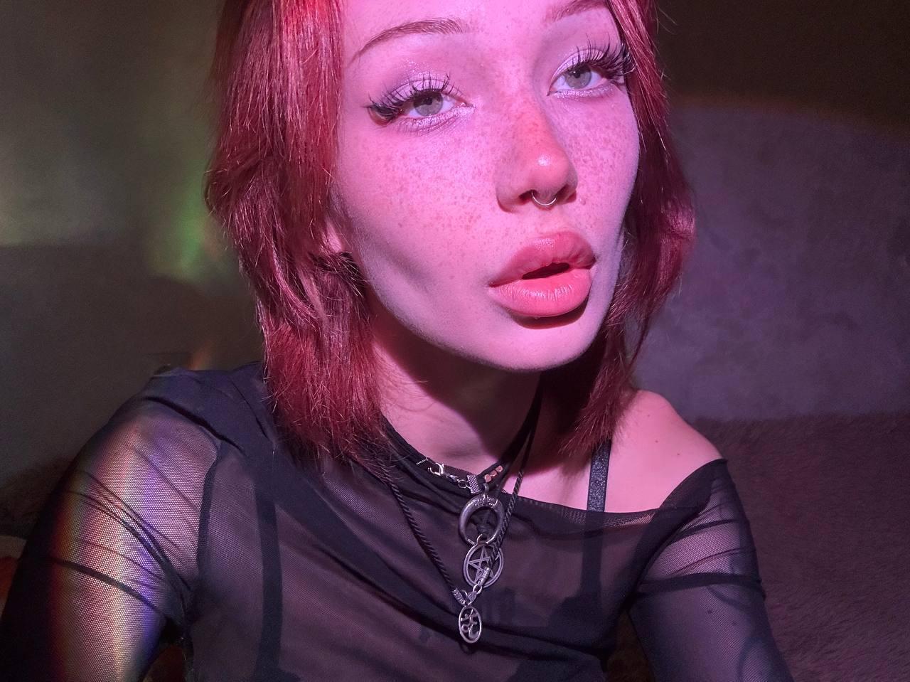 Image of cam model AlineGossom from XloveCam