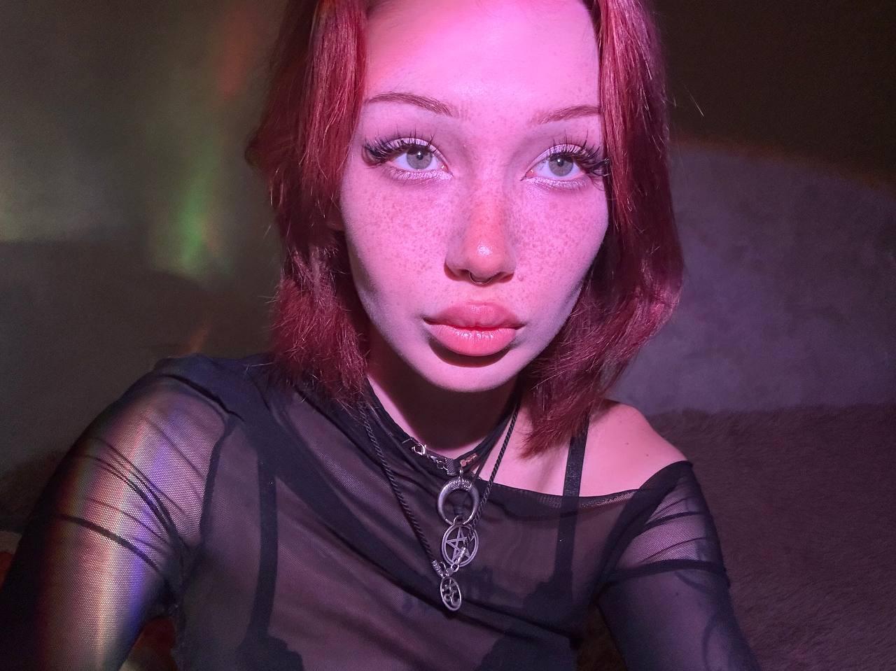 Image of cam model AlineGossom from XloveCam