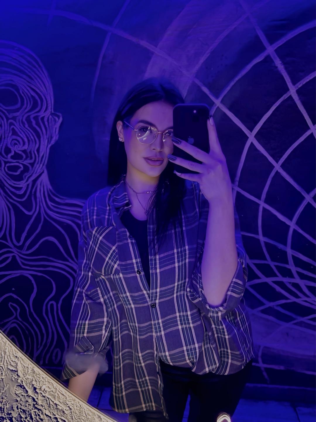Image of cam model LubaMattera from XloveCam