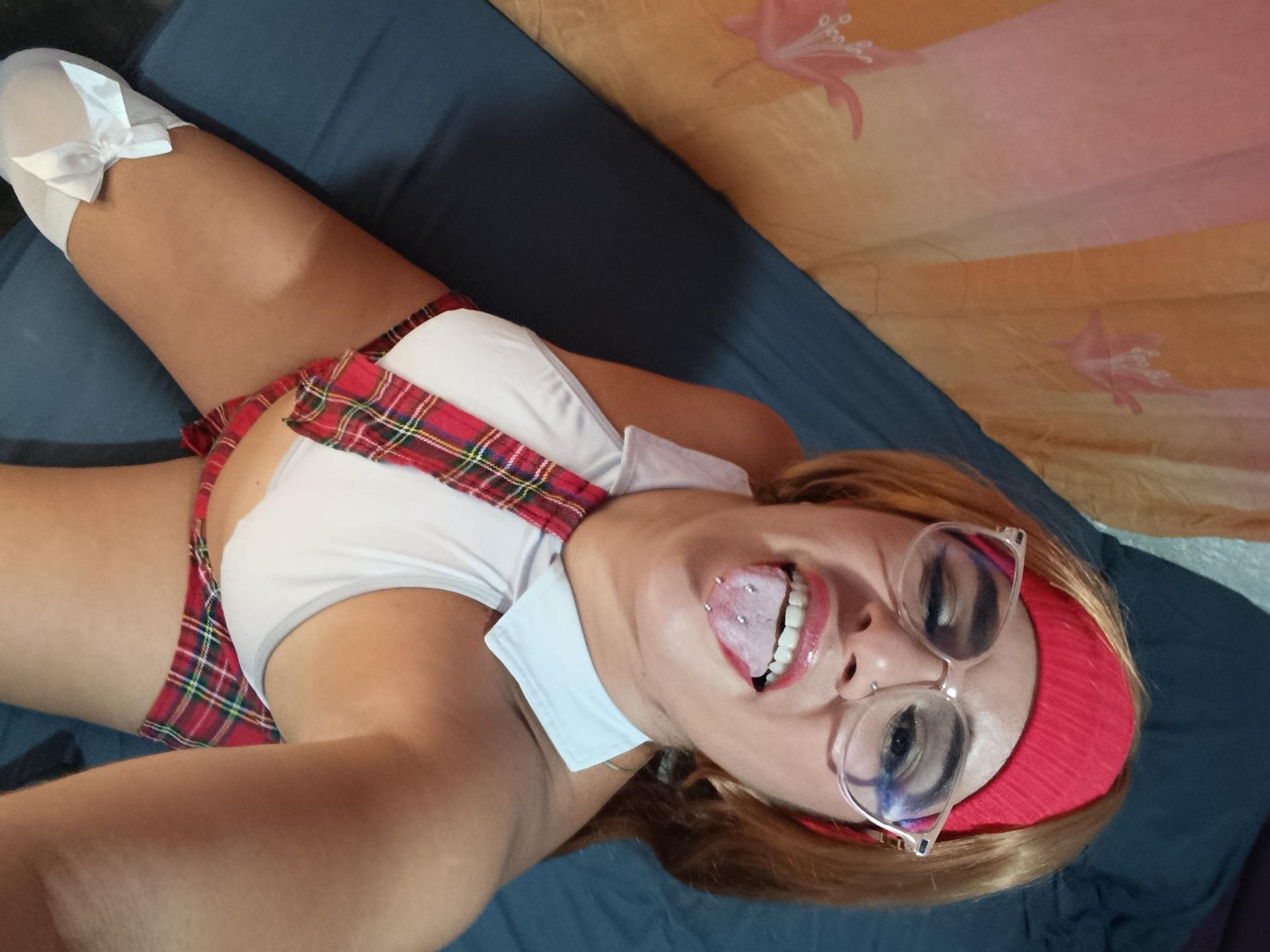 Image of cam model YoselinHelly from XloveCam