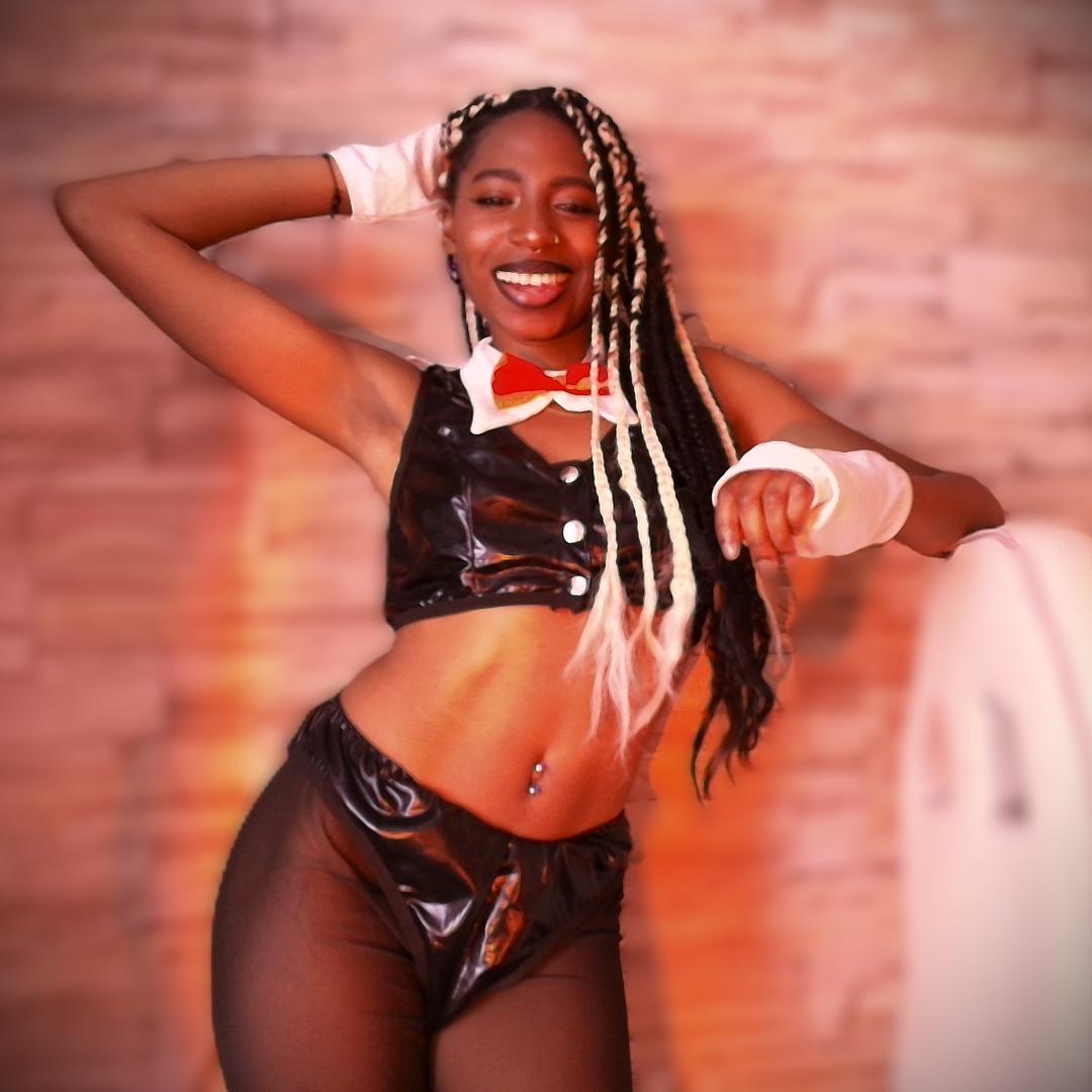 Image of cam model QueenPerlaa from XloveCam