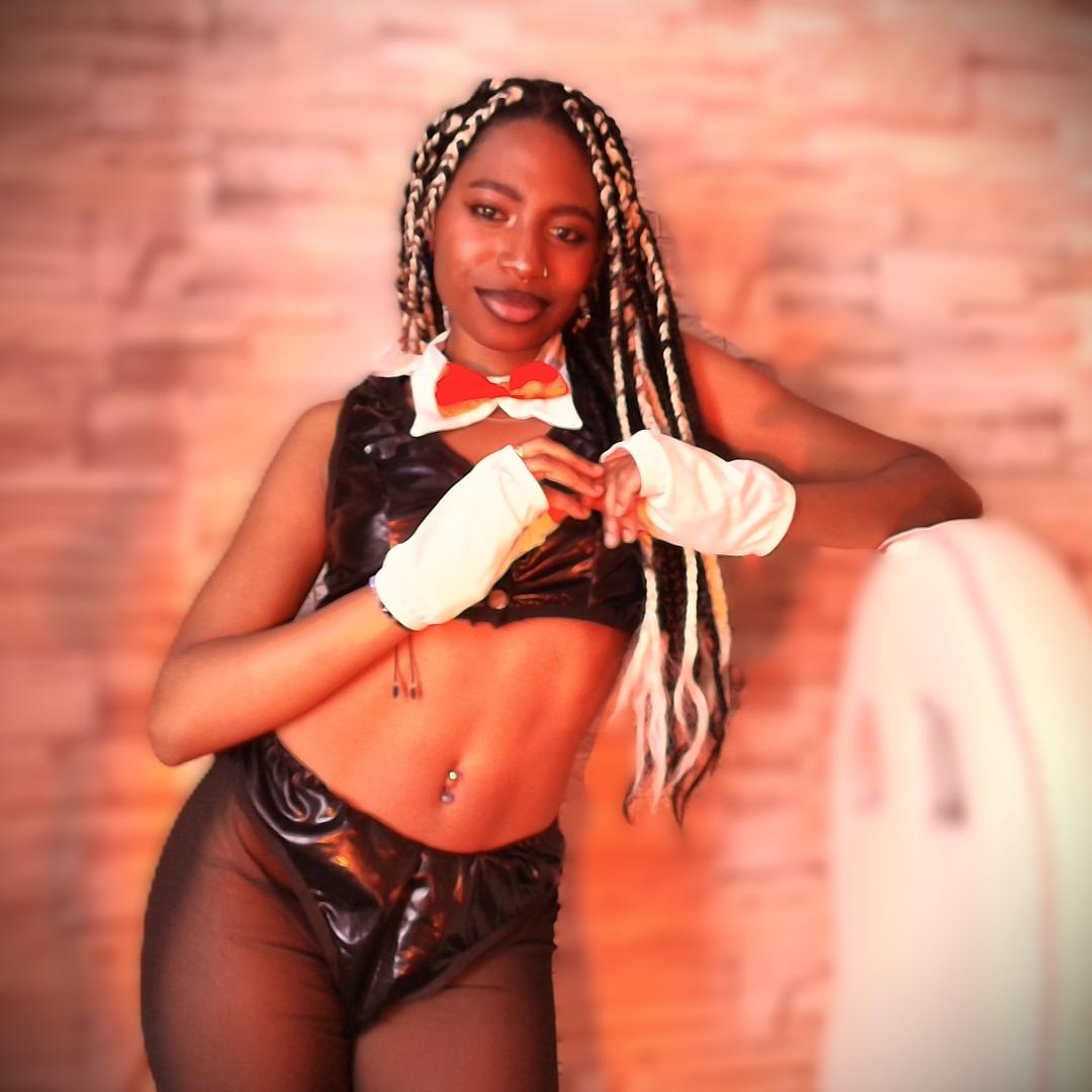 Image of cam model QueenPerlaa from XloveCam