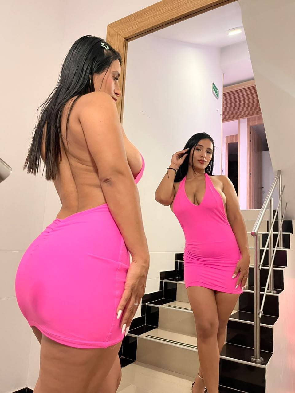 Image of cam model NicolSantos from XloveCam